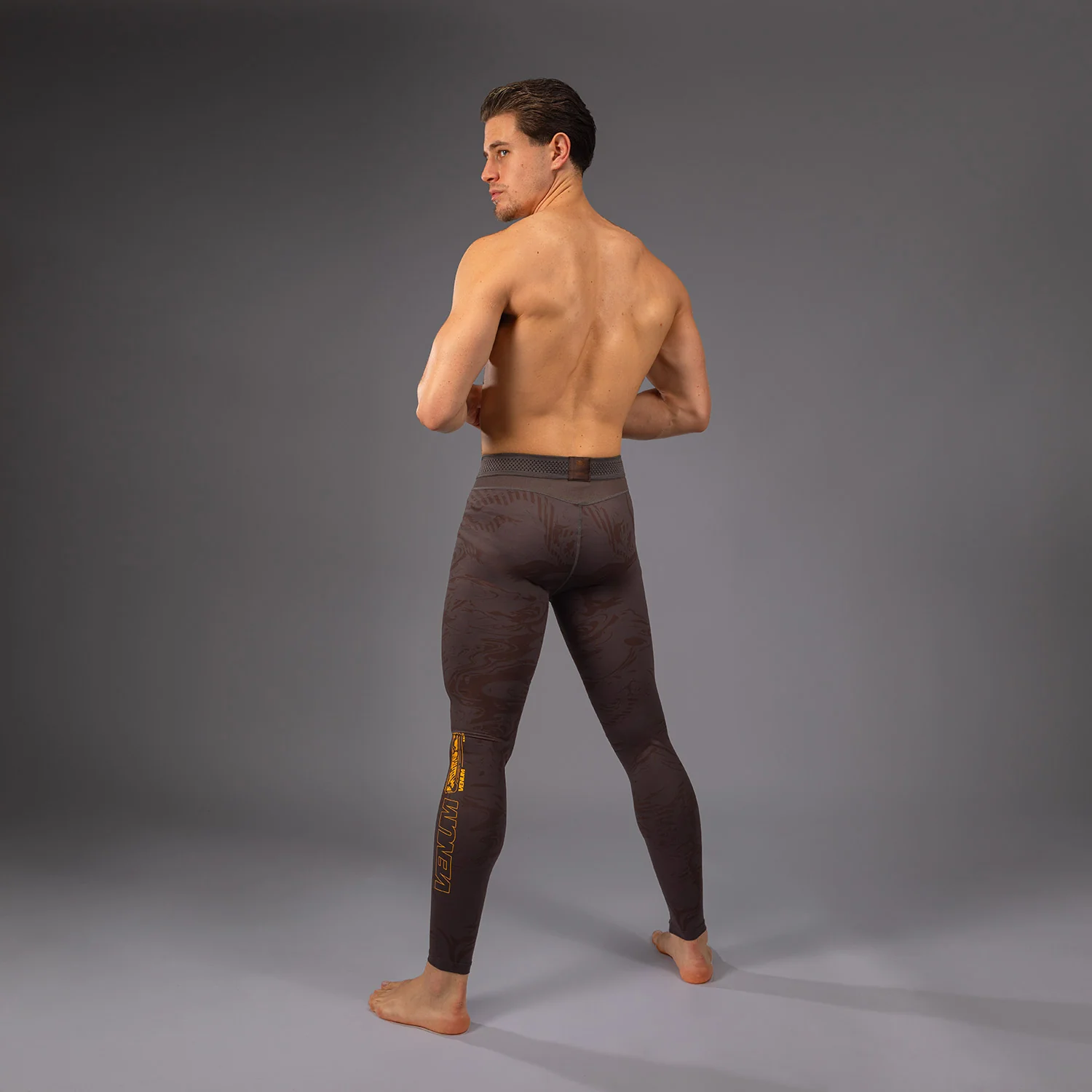 UFC Fusion by Venum Fight Week Leggings de Rendimiento para Hombre - Marrón tierra - Image 4