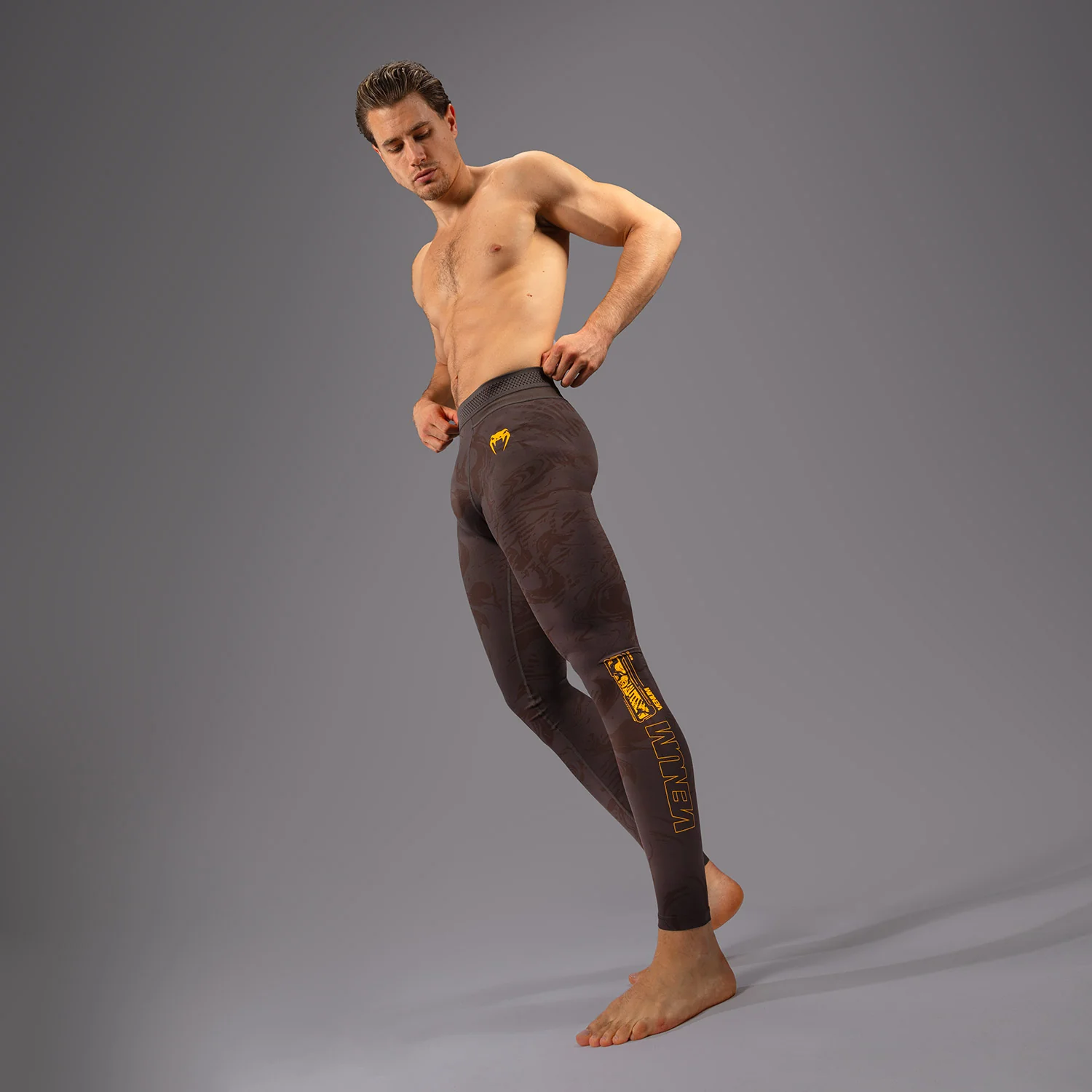 UFC Fusion by Venum Fight Week Leggings de Rendimiento para Hombre - Marrón tierra - Image 5