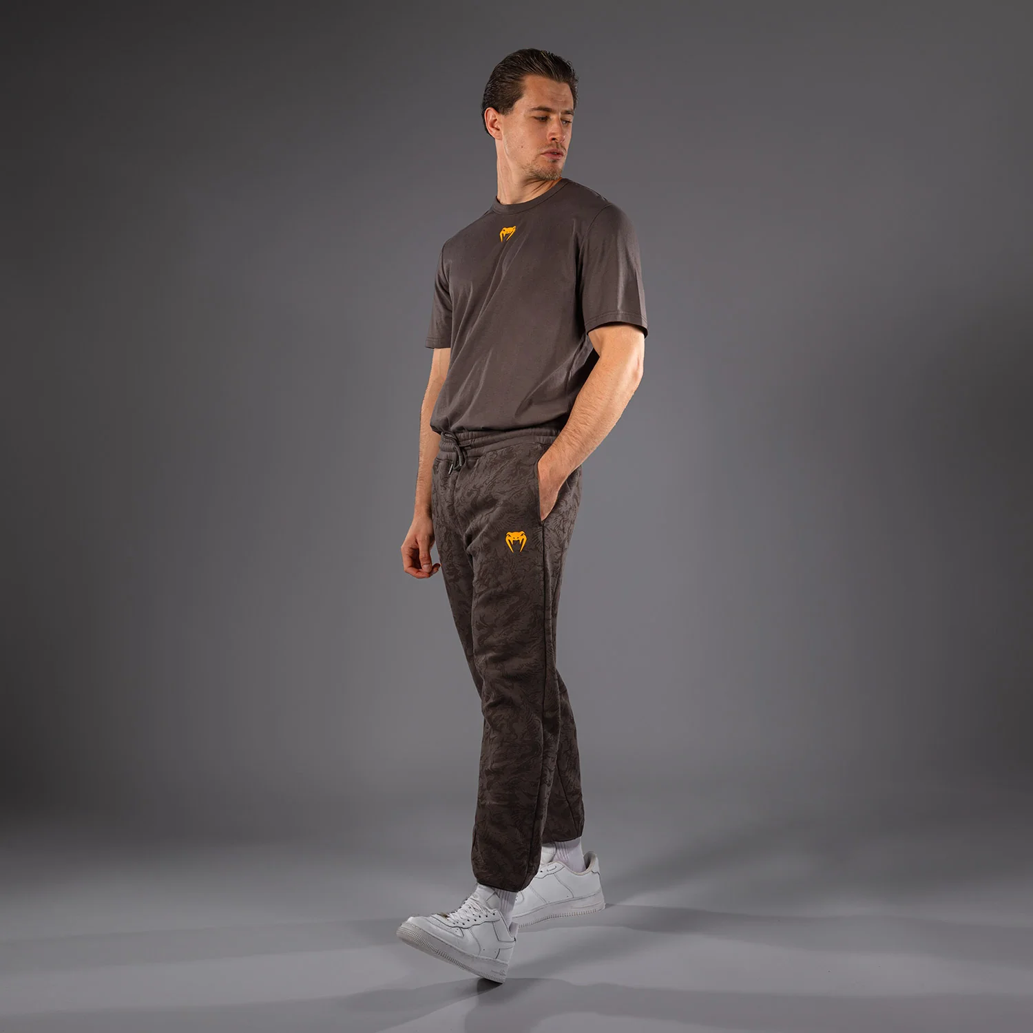 UFC Fusion by Venum Fight Week Pantalón de Algodón para Hombre - Marrón tierra