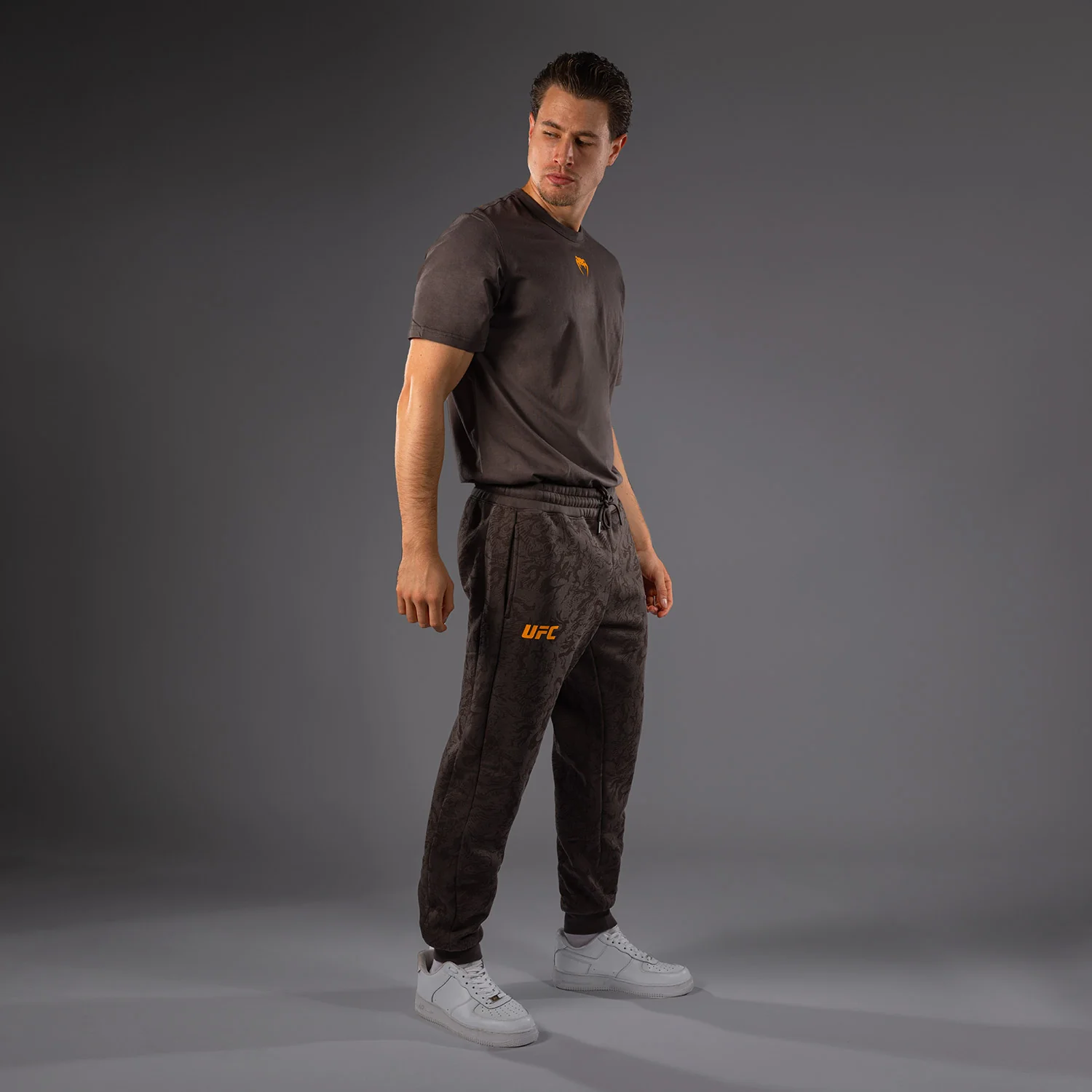 UFC Fusion by Venum Fight Week Pantalón de Algodón para Hombre - Marrón tierra - Image 3