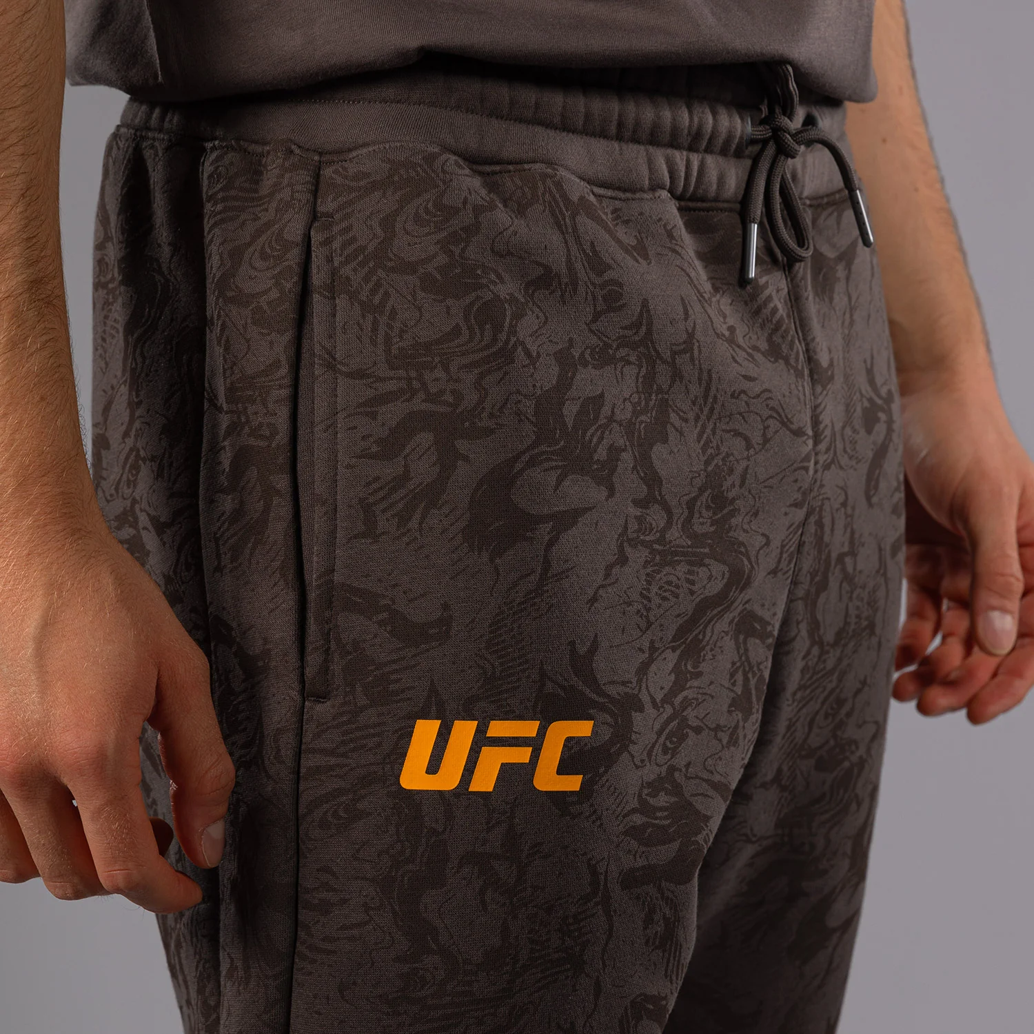 UFC Fusion by Venum Fight Week Pantalón de Algodón para Hombre - Marrón tierra - Image 5
