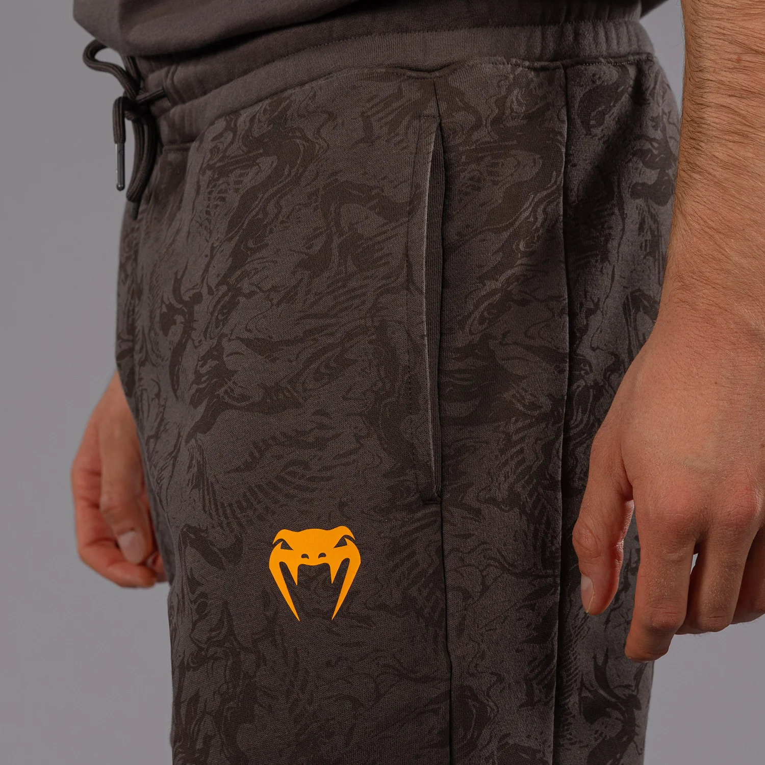 UFC Fusion by Venum Fight Week Pantalón de Algodón para Hombre - Marrón tierra - Image 6