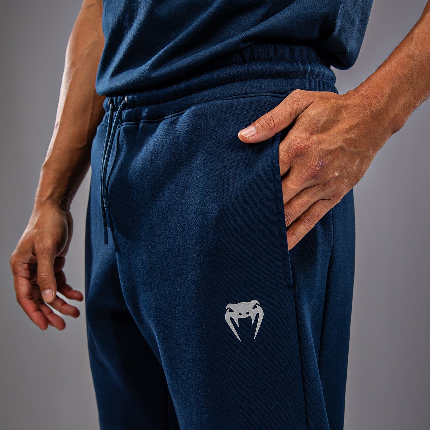 UFC Fusion by Venum Fight Week Pantalón de Algodón para Hombre - Solid Azul oceánico - Image 5