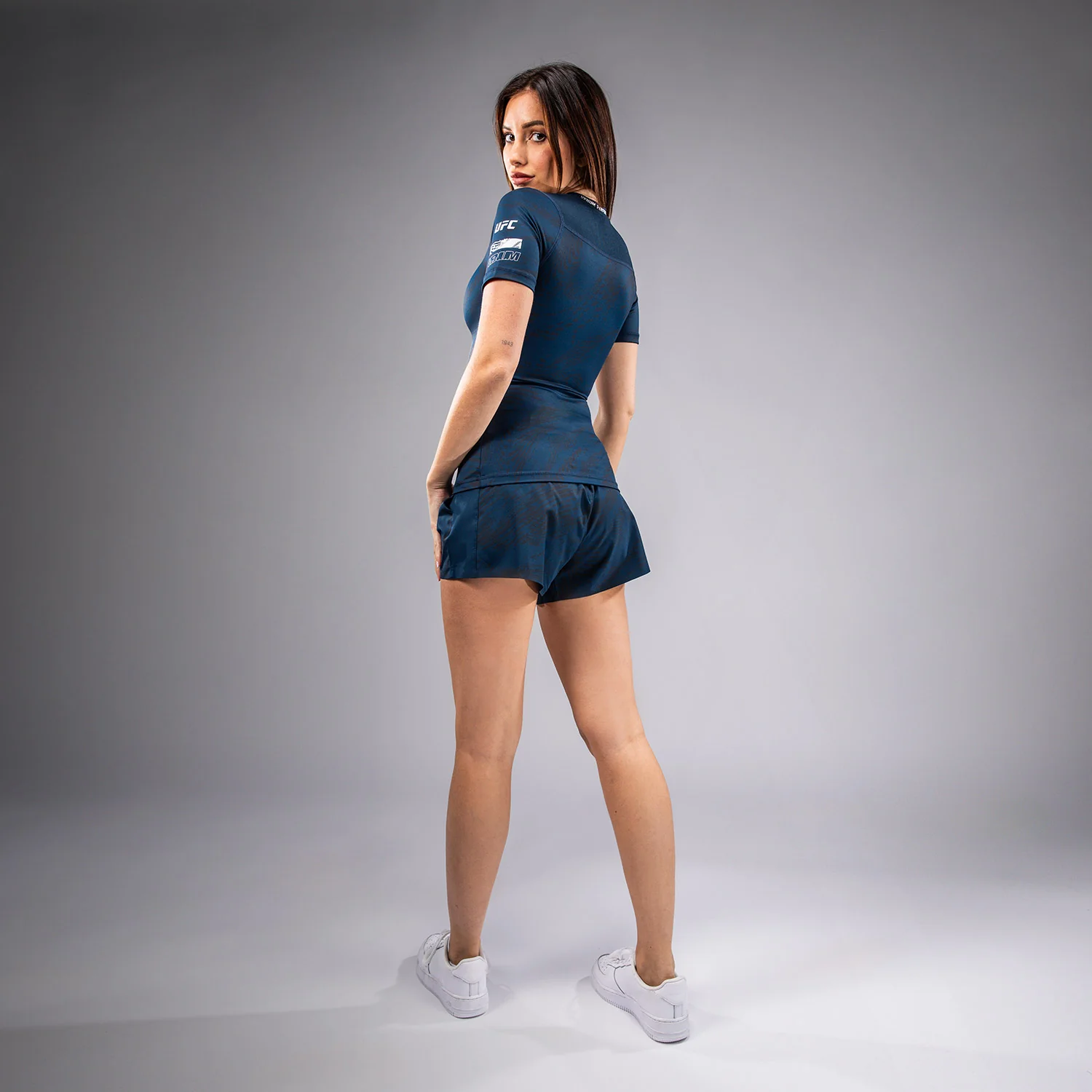 UFC Fusion by Venum Fight Week Rashguard de Manga Corta de Rendimiento para Mujer - Solid Azul oceánico - Image 4