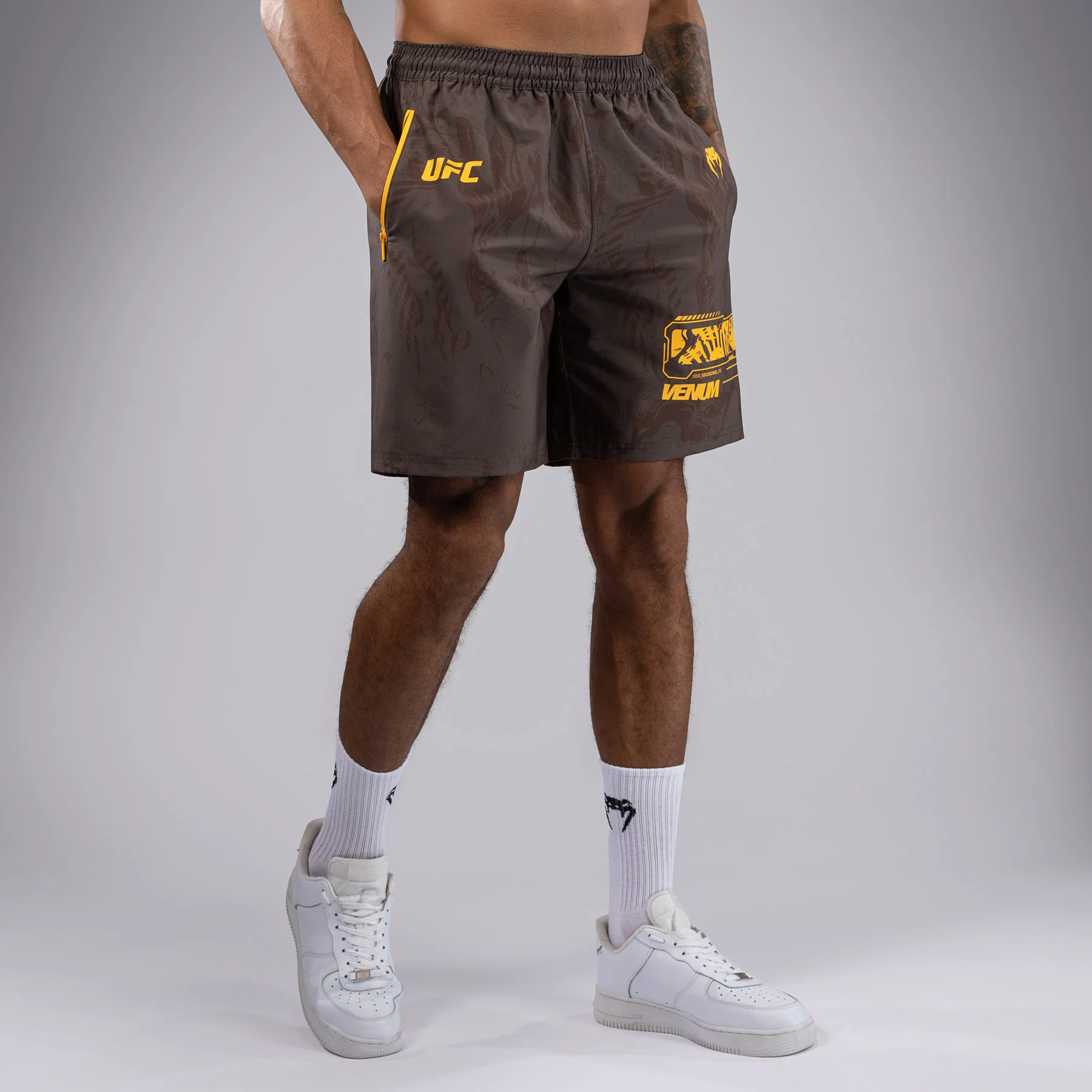 UFC Fusion by Venum Fight Week Shorts de Rendimiento para Hombre - Marrón tierra - Image 6