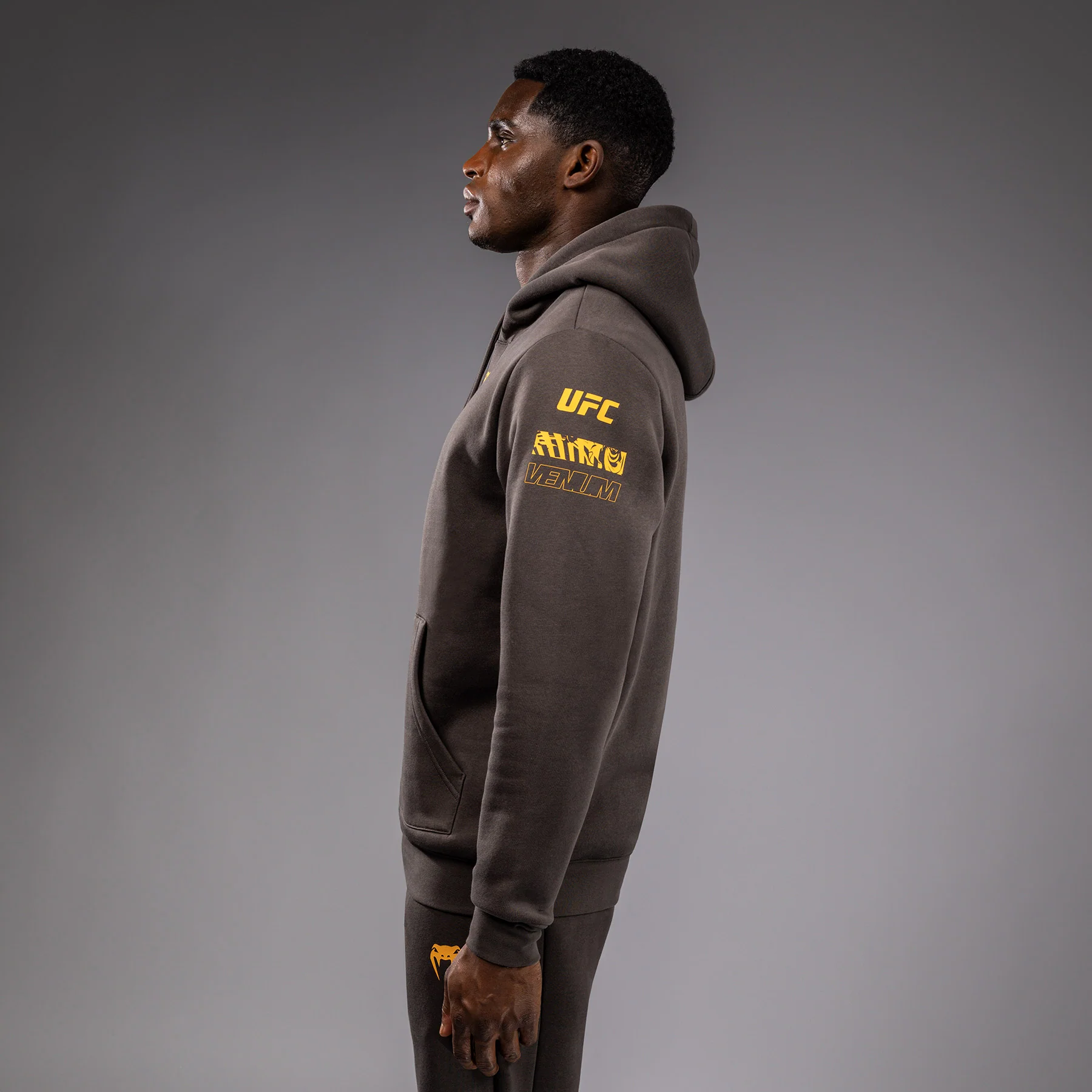UFC Fusion by Venum Fight Week Sudadera con Capucha para Hombre - Solid Marrón tierra - Image 2