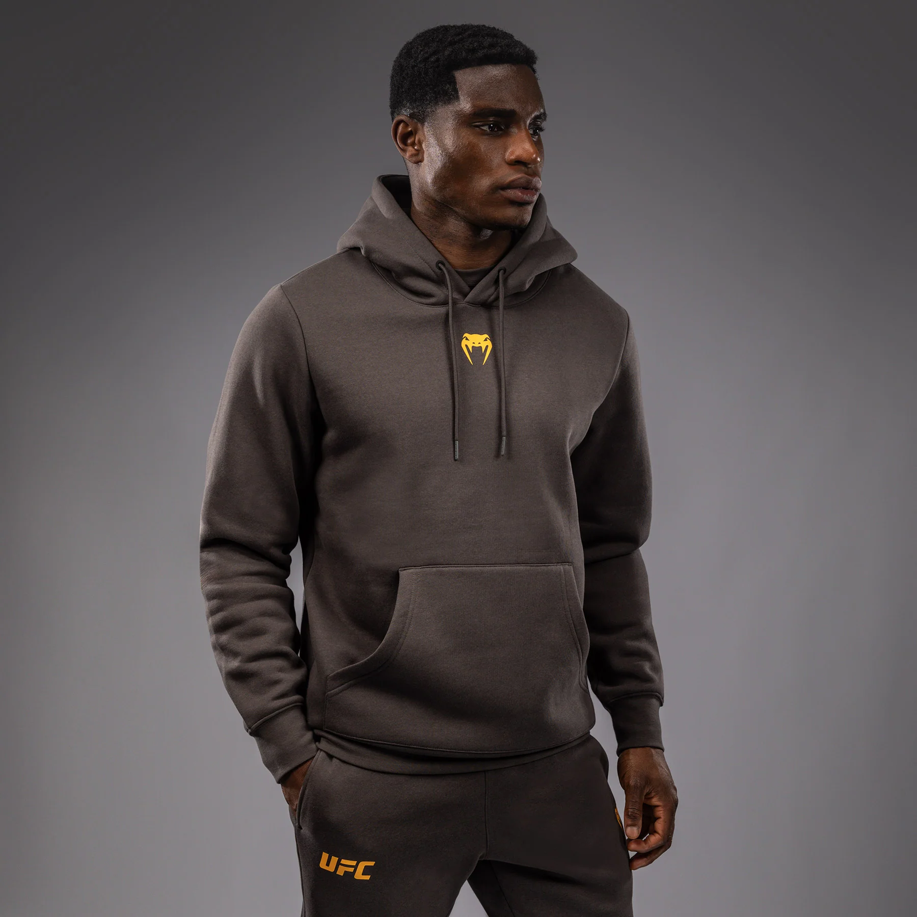 UFC Fusion by Venum Fight Week Sudadera con Capucha para Hombre - Solid Marrón tierra - Image 7