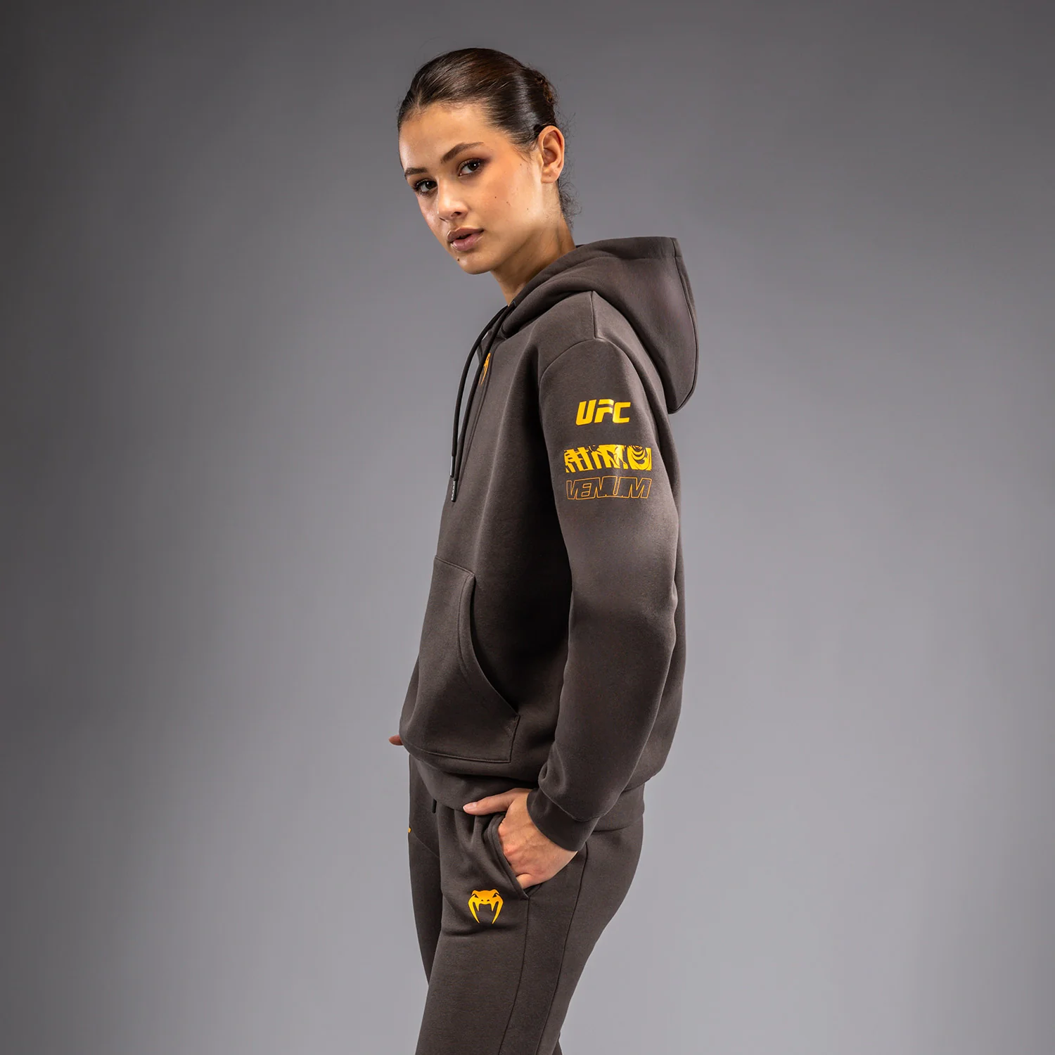 UFC Fusion by Venum Fight Week Sudadera con Capucha para Mujer - Solid Marrón tierra - Image 3