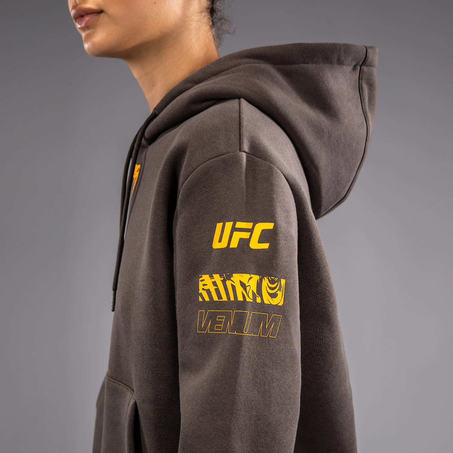 UFC Fusion by Venum Fight Week Sudadera con Capucha para Mujer - Solid Marrón tierra - Image 6