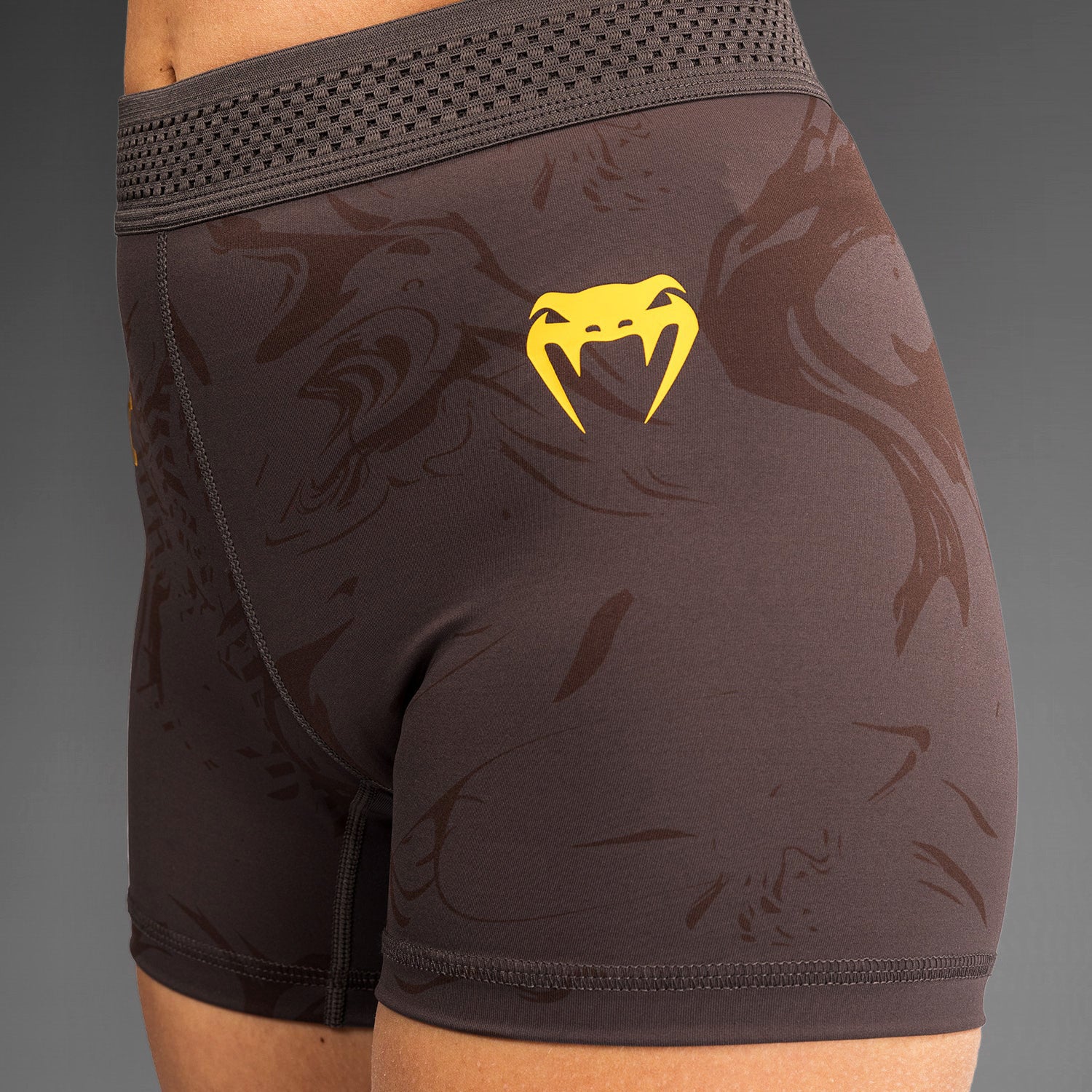UFC Fusion by Venum Fight Week Vale Tudo Shorts para Mujer - Marrón tierra - Image 7
