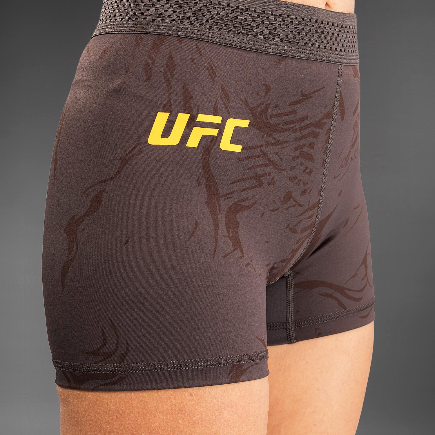 UFC Fusion by Venum Fight Week Vale Tudo Shorts para Mujer - Marrón tierra - Image 8