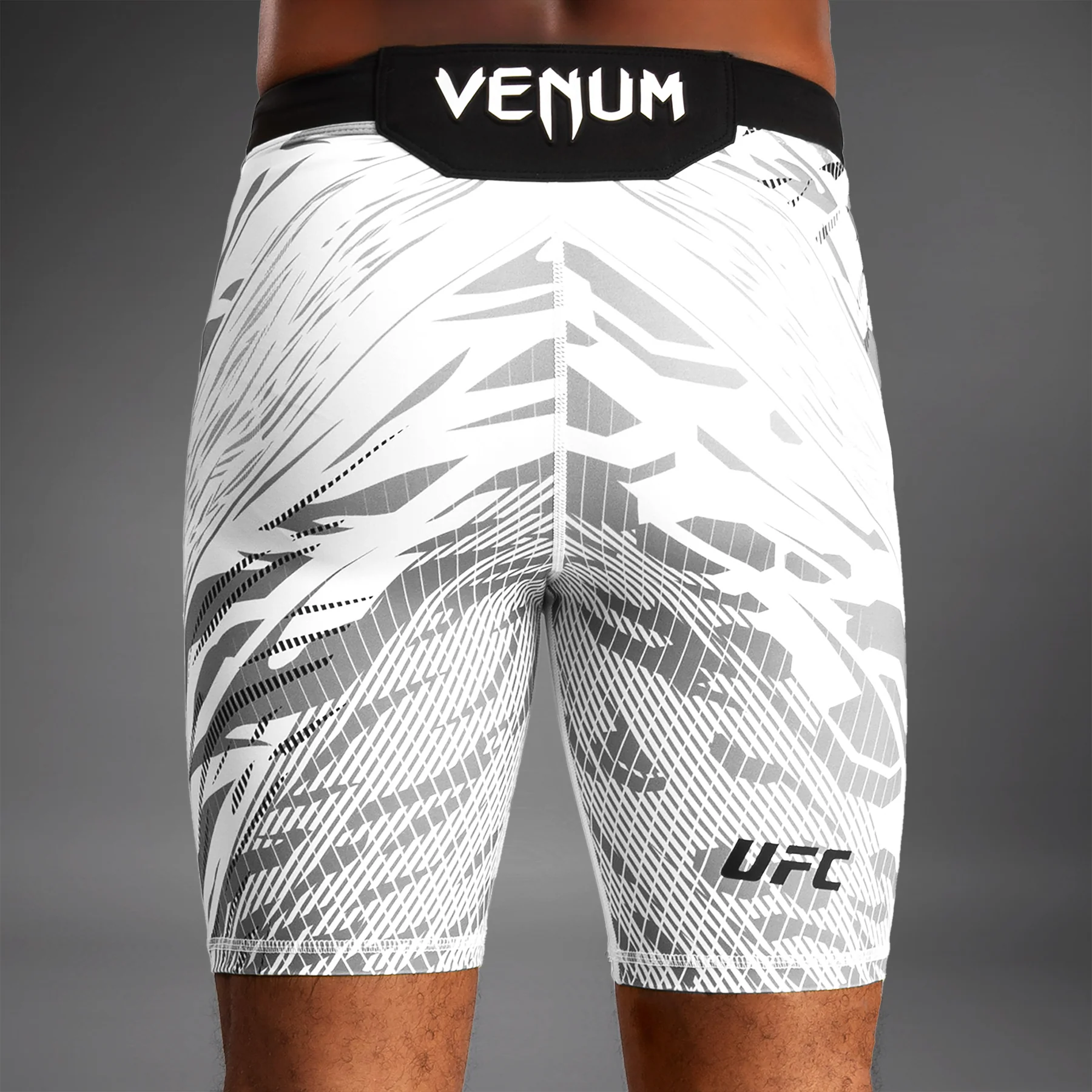 UFC Fusion by Venum Personalizados Authentic Fight Night Vale Tudo Shorts para Hombre - Blanco - Image 6