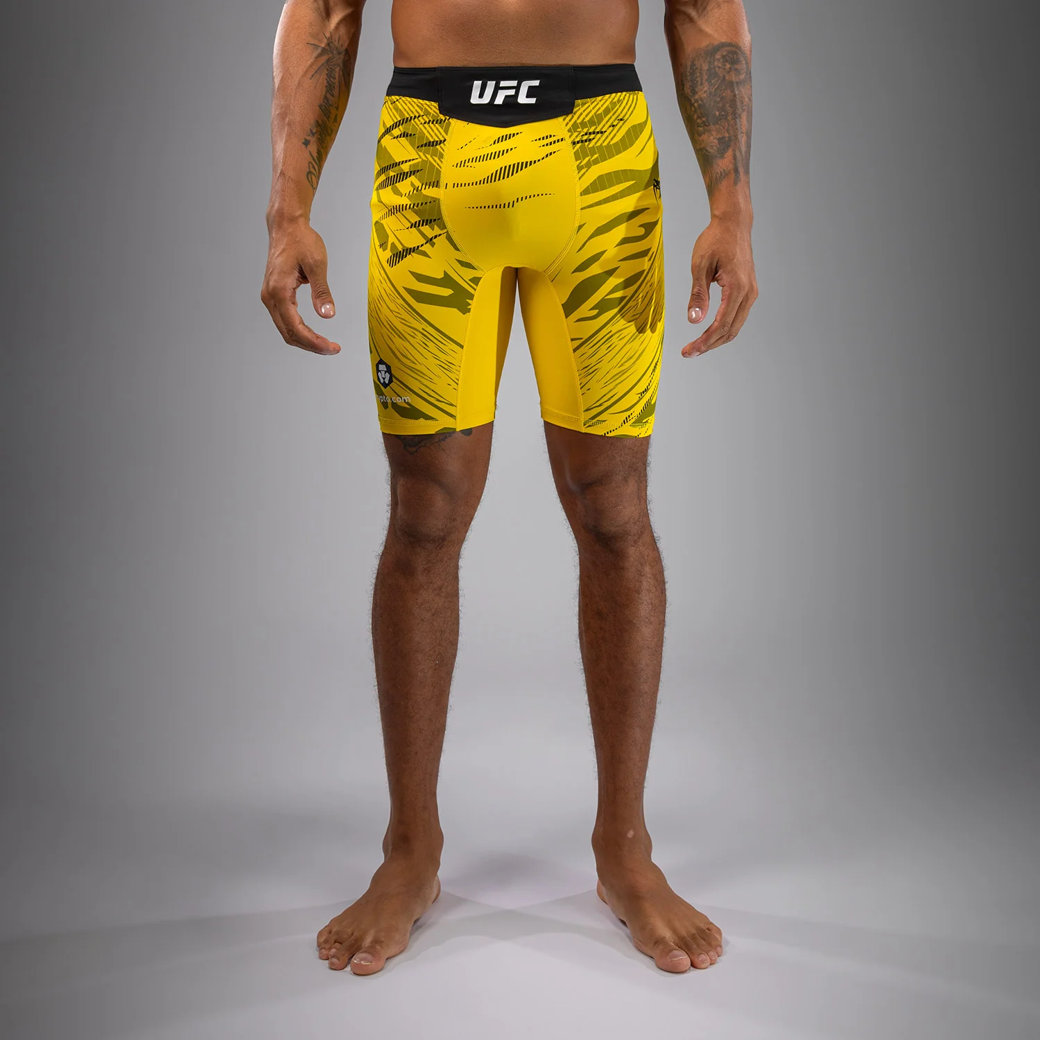 UFC Fusion by Venum Personalizados Authentic Fight Night Vale Tudo Shorts para Hombre - Amarillo - Image 2