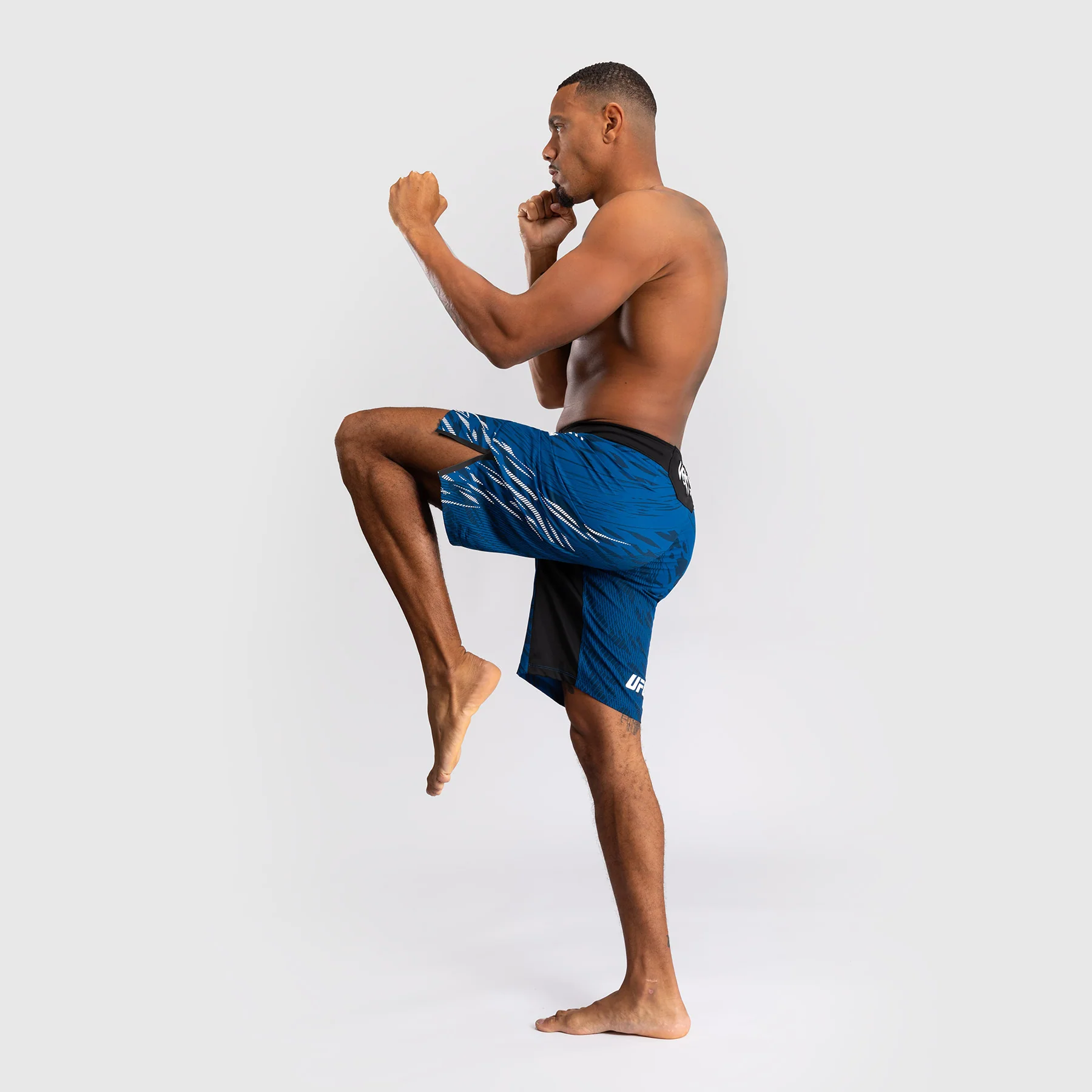 UFC Fusion by Venum Personalizados Authentic Fight Night Shorts de Lucha para Hombre - Ajuste Largo - Azul - Image 8
