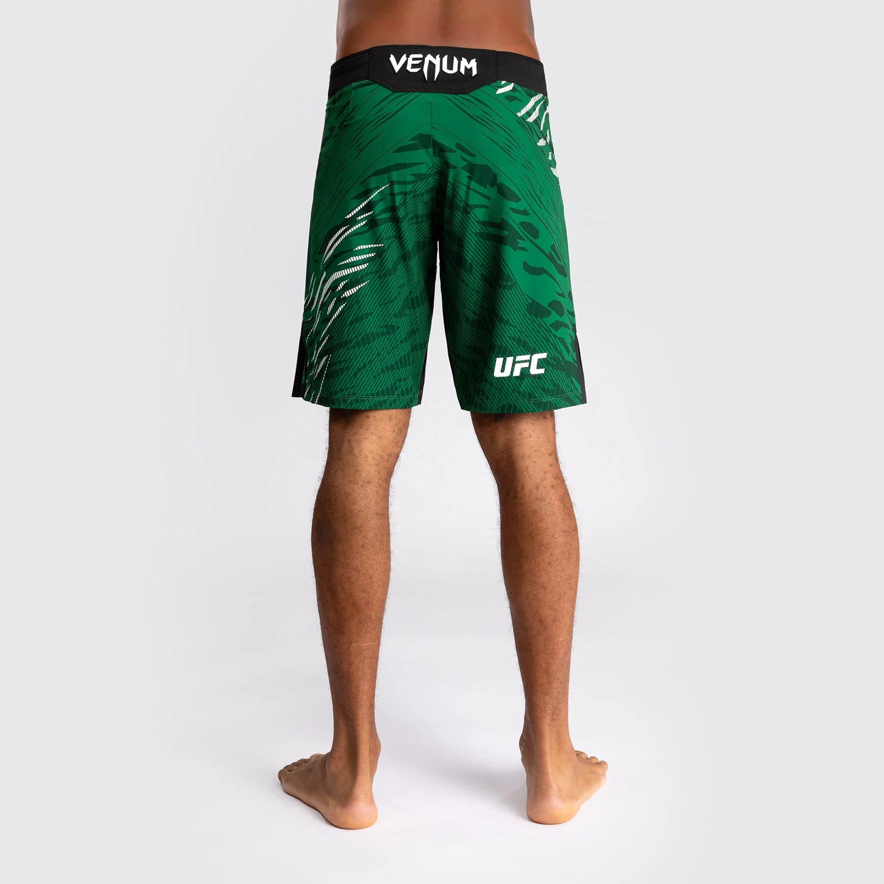UFC Fusion by Venum Personalizados Authentic Fight Night Shorts de Lucha para Hombre - Ajuste Largo - Verde - Image 3