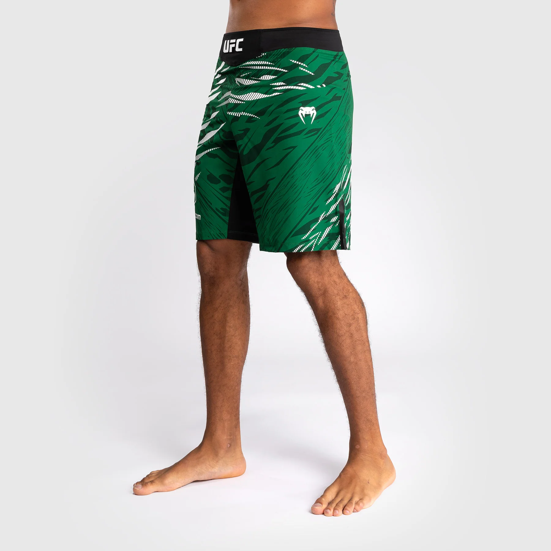 UFC Fusion by Venum Personalizados Authentic Fight Night Shorts de Lucha para Hombre - Ajuste Largo - Verde - Image 4