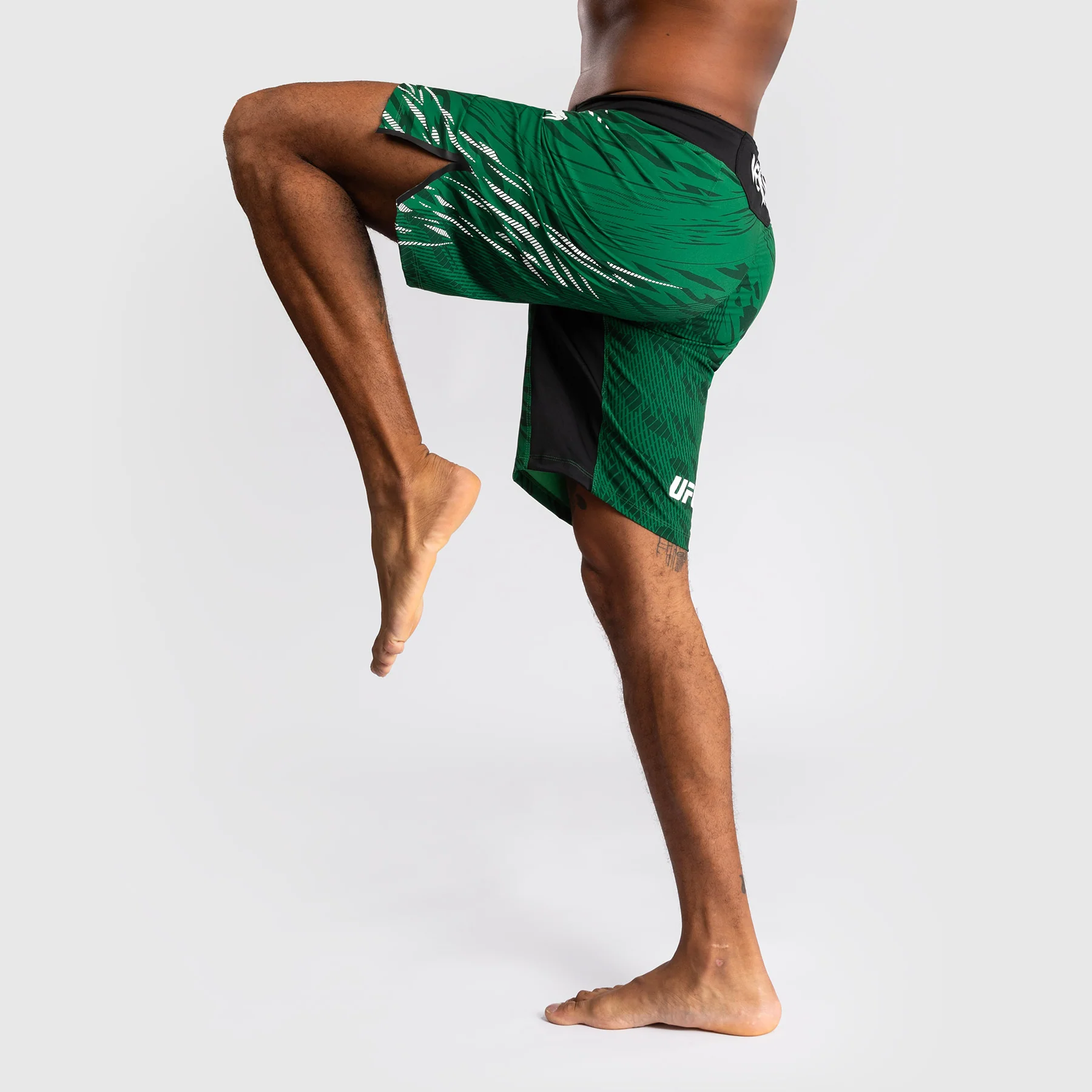UFC Fusion by Venum Personalizados Authentic Fight Night Shorts de Lucha para Hombre - Ajuste Largo - Verde - Image 7