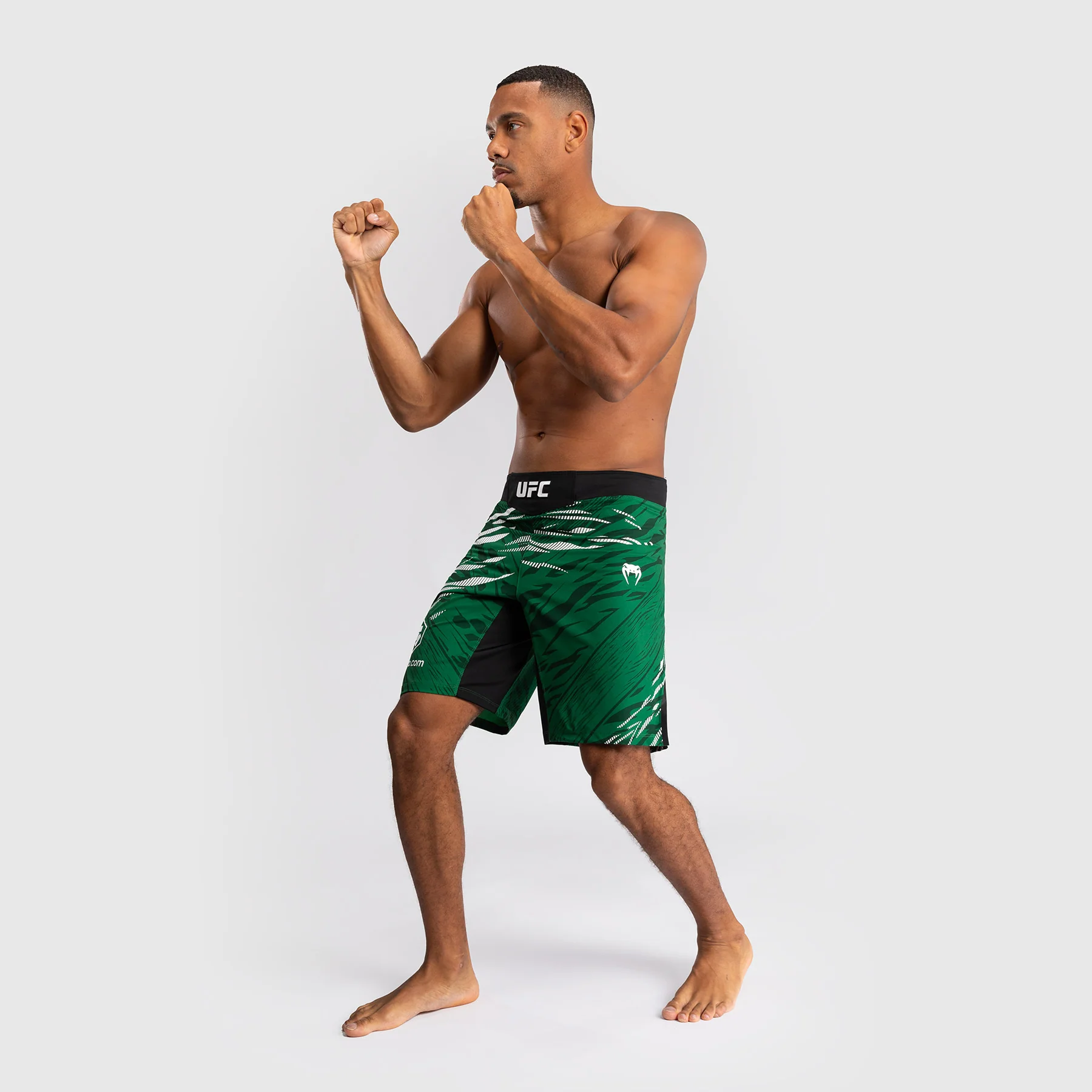 UFC Fusion by Venum Personalizados Authentic Fight Night Shorts de Lucha para Hombre - Ajuste Largo - Verde - Image 8