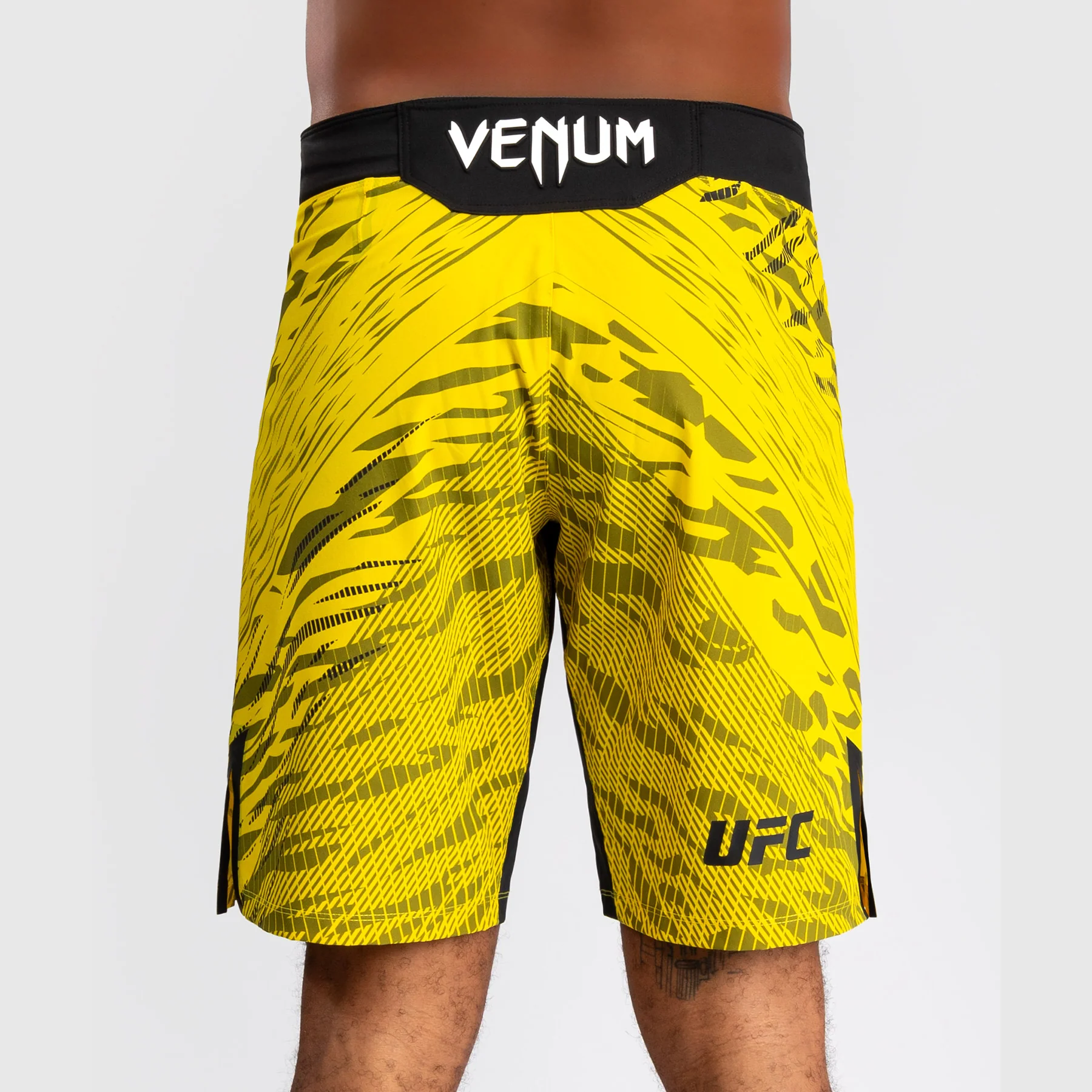 UFC Fusion by Venum Personalizados Authentic Fight Night Shorts de Lucha para Hombre - Ajuste Largo - Amarillo - Image 6