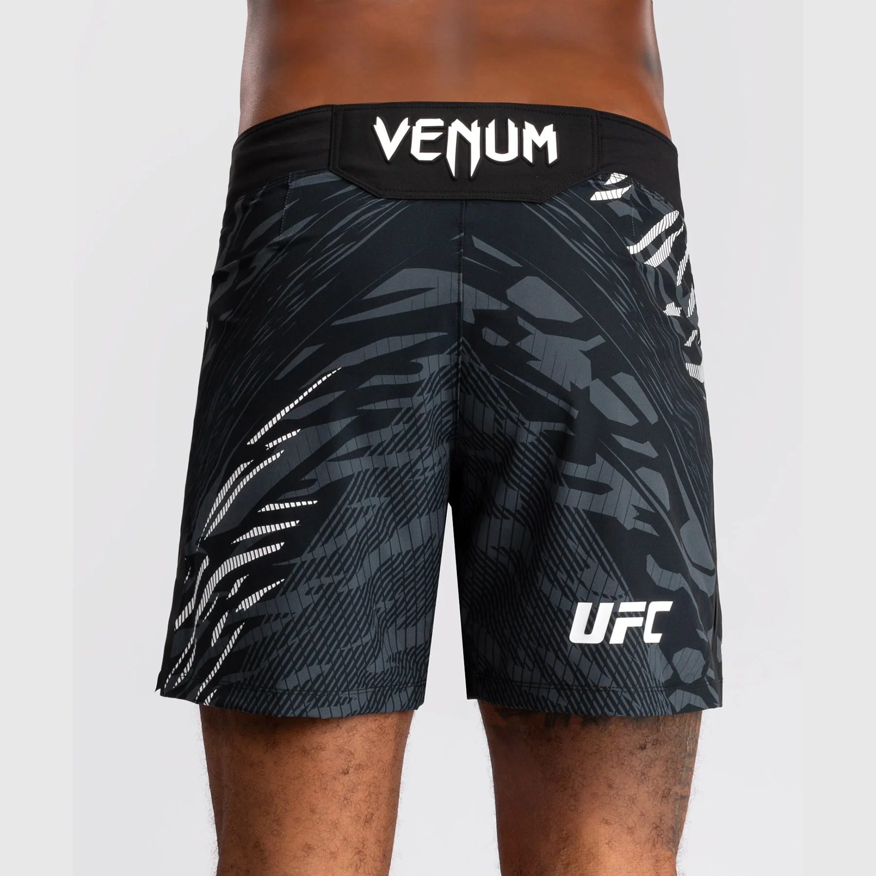 UFC Fusion by Venum Personalizados Authentic Fight Night Shorts de Lucha para Hombre - Ajuste Corto - Negro - Image 6