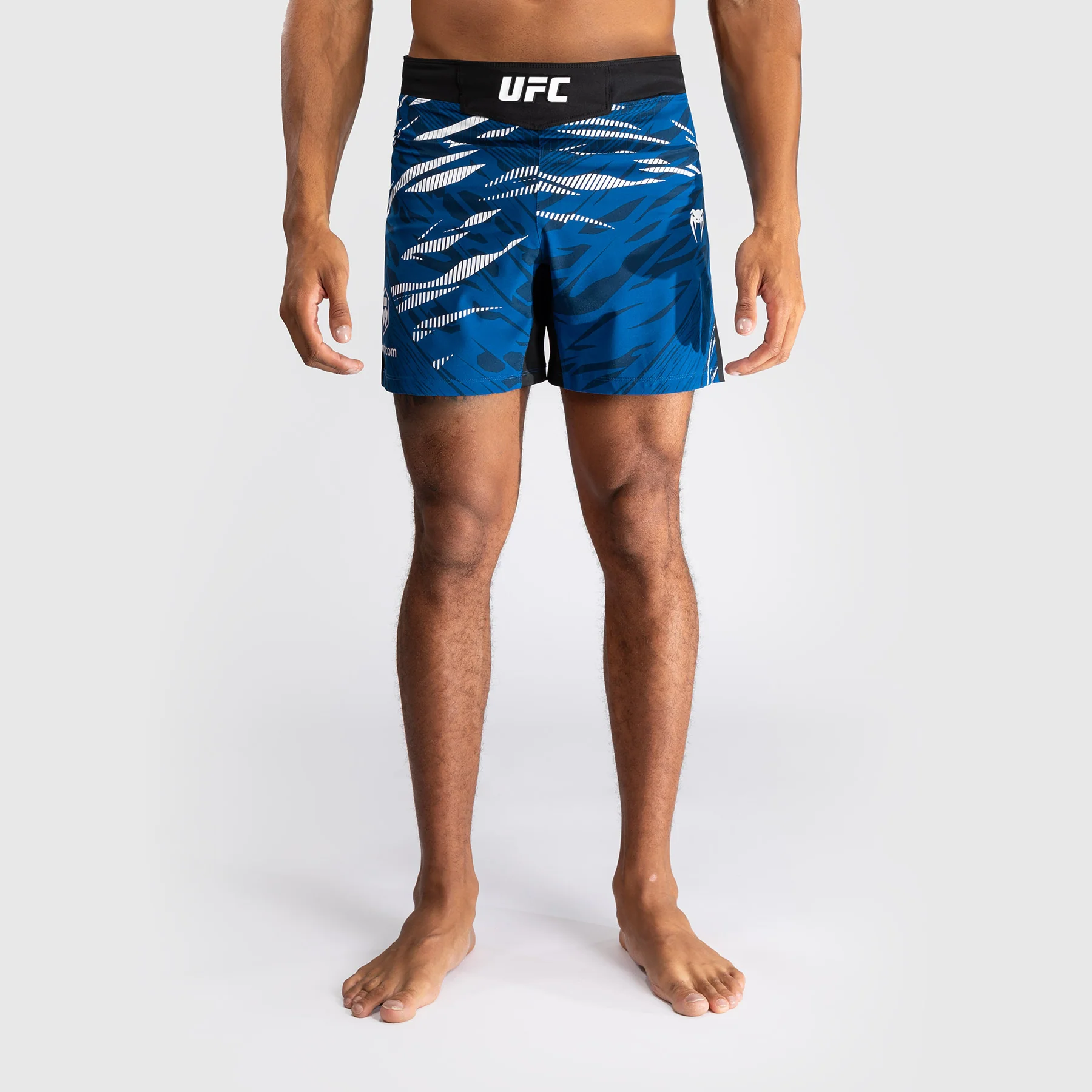 UFC Fusion by Venum Personalizados Authentic Fight Night Shorts de Lucha para Hombre - Ajuste Corto - Azul - Image 2