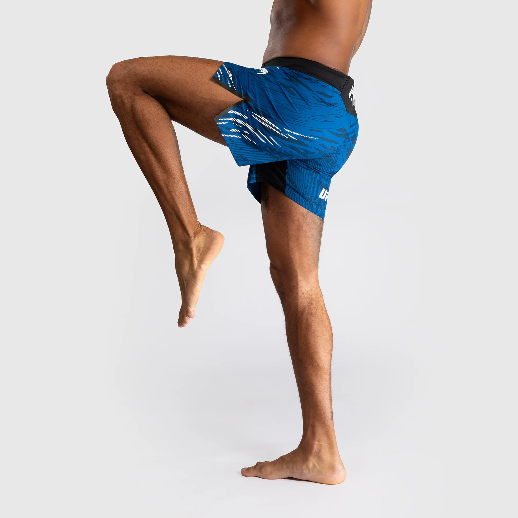 UFC Fusion by Venum Personalizados Authentic Fight Night Shorts de Lucha para Hombre - Ajuste Corto - Azul - Image 7