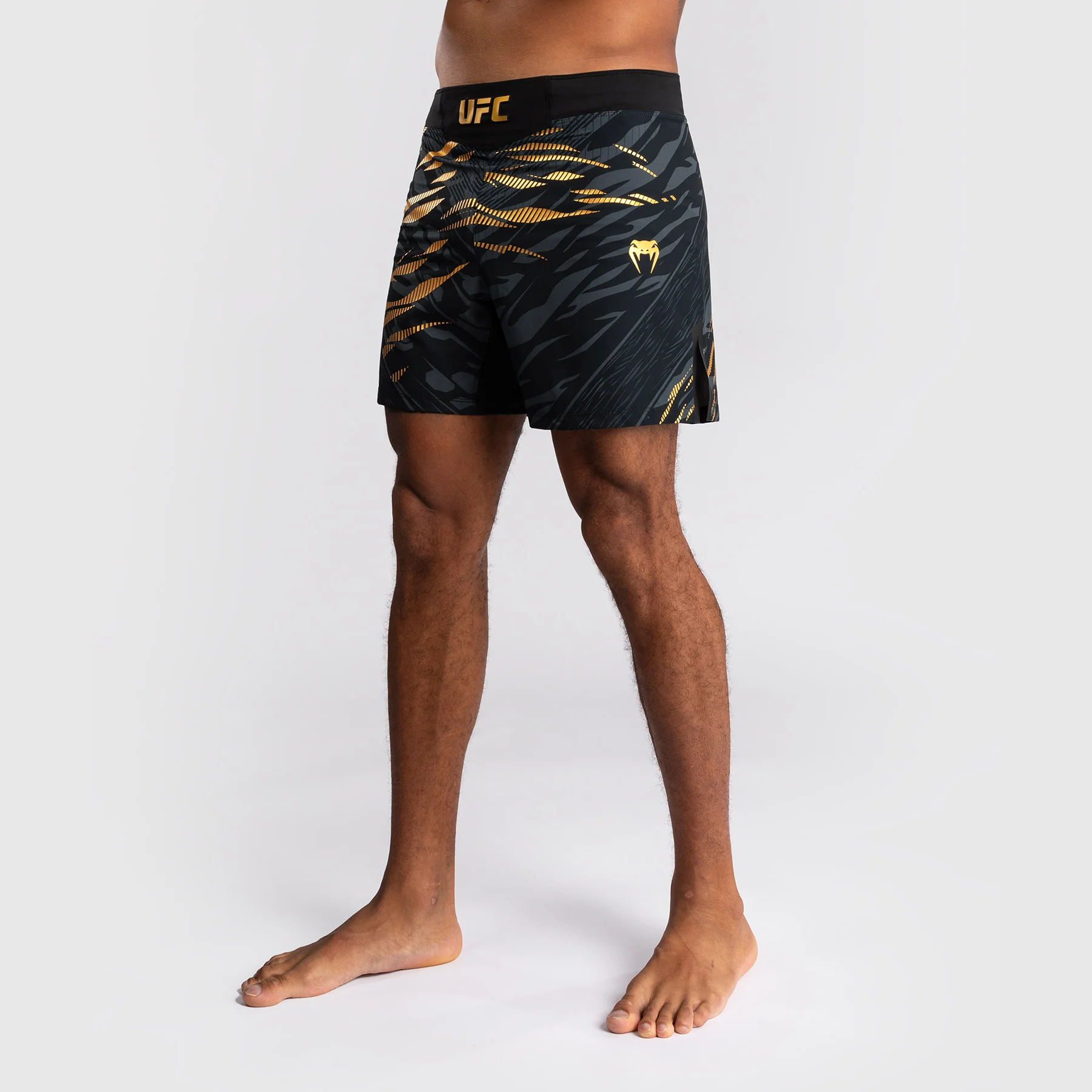 UFC Fusion by Venum Personalizados Authentic Fight Night Shorts de Lucha para Hombre - Ajuste Corto - Campeón - Image 4