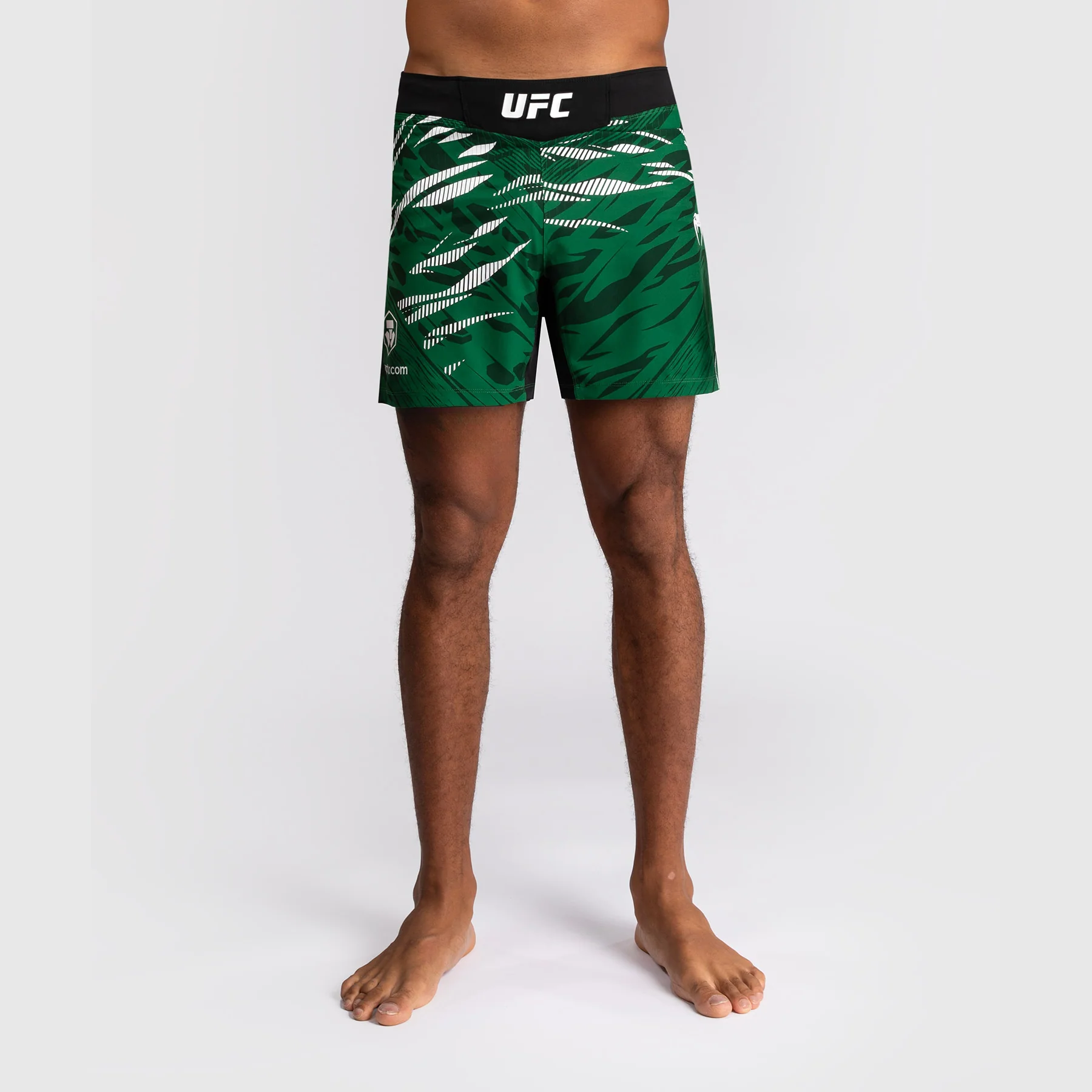 UFC Fusion by Venum Personalizados Authentic Fight Night Shorts de Lucha para Hombre - Ajuste Corto - Verde - Image 2