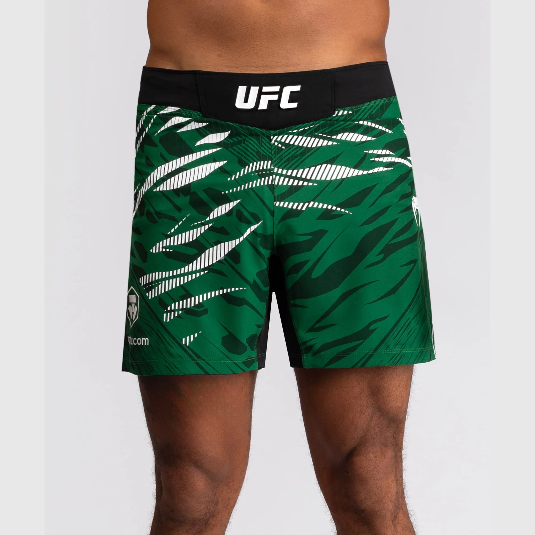 UFC Fusion by Venum Personalizados Authentic Fight Night Shorts de Lucha para Hombre - Ajuste Corto - Verde - Image 5