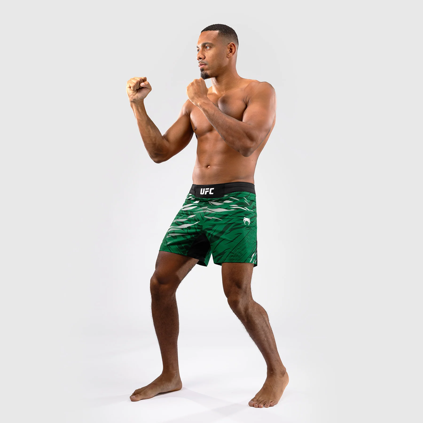 UFC Fusion by Venum Personalizados Authentic Fight Night Shorts de Lucha para Hombre - Ajuste Corto - Verde - Image 8