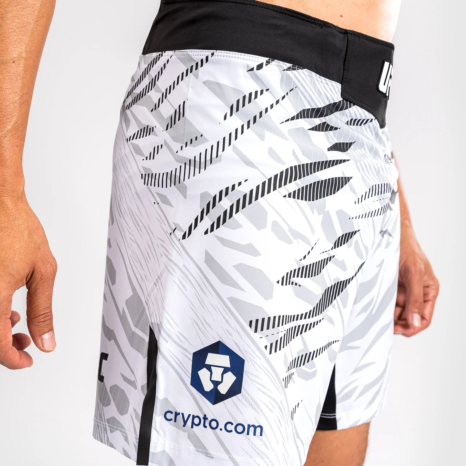 UFC Fusion by Venum Personalizados Authentic Fight Night Shorts de Lucha para Hombre - Ajuste Corto - Blanco - Image 5
