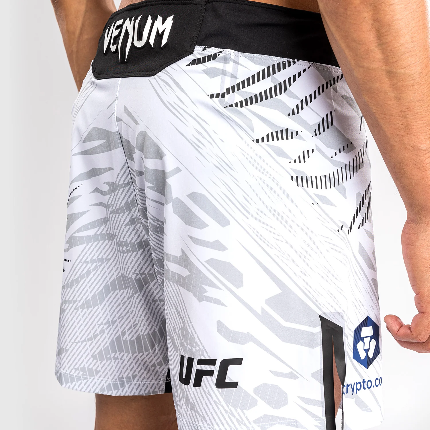 UFC Fusion by Venum Personalizados Authentic Fight Night Shorts de Lucha para Hombre - Ajuste Corto - Blanco - Image 6