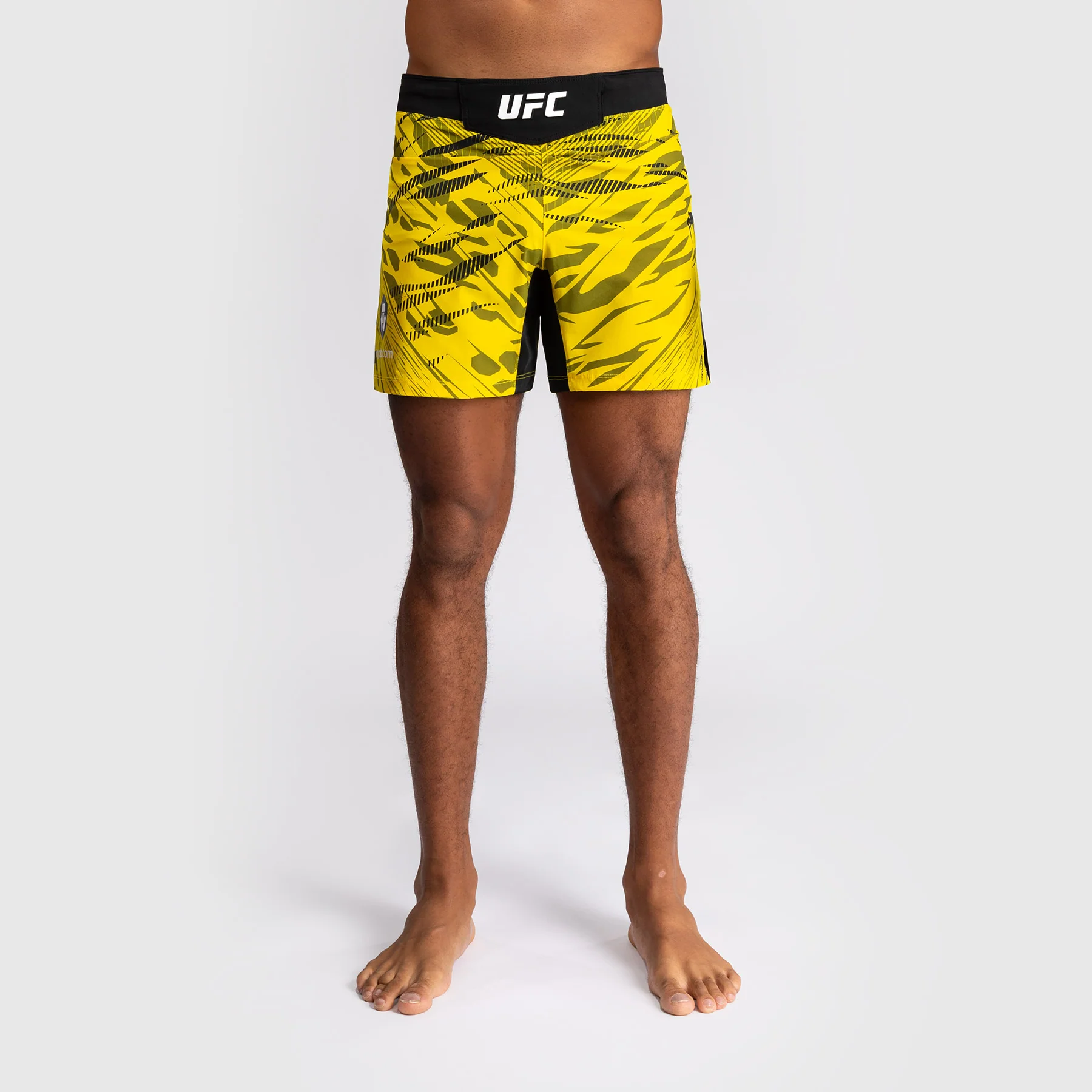 UFC Fusion by Venum Personalizados Authentic Fight Night Shorts de Lucha para Hombre - Ajuste Corto - Amarillo - Image 2