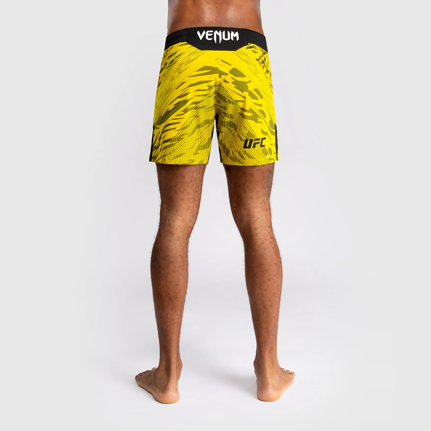 UFC Fusion by Venum Personalizados Authentic Fight Night Shorts de Lucha para Hombre - Ajuste Corto - Amarillo - Image 3
