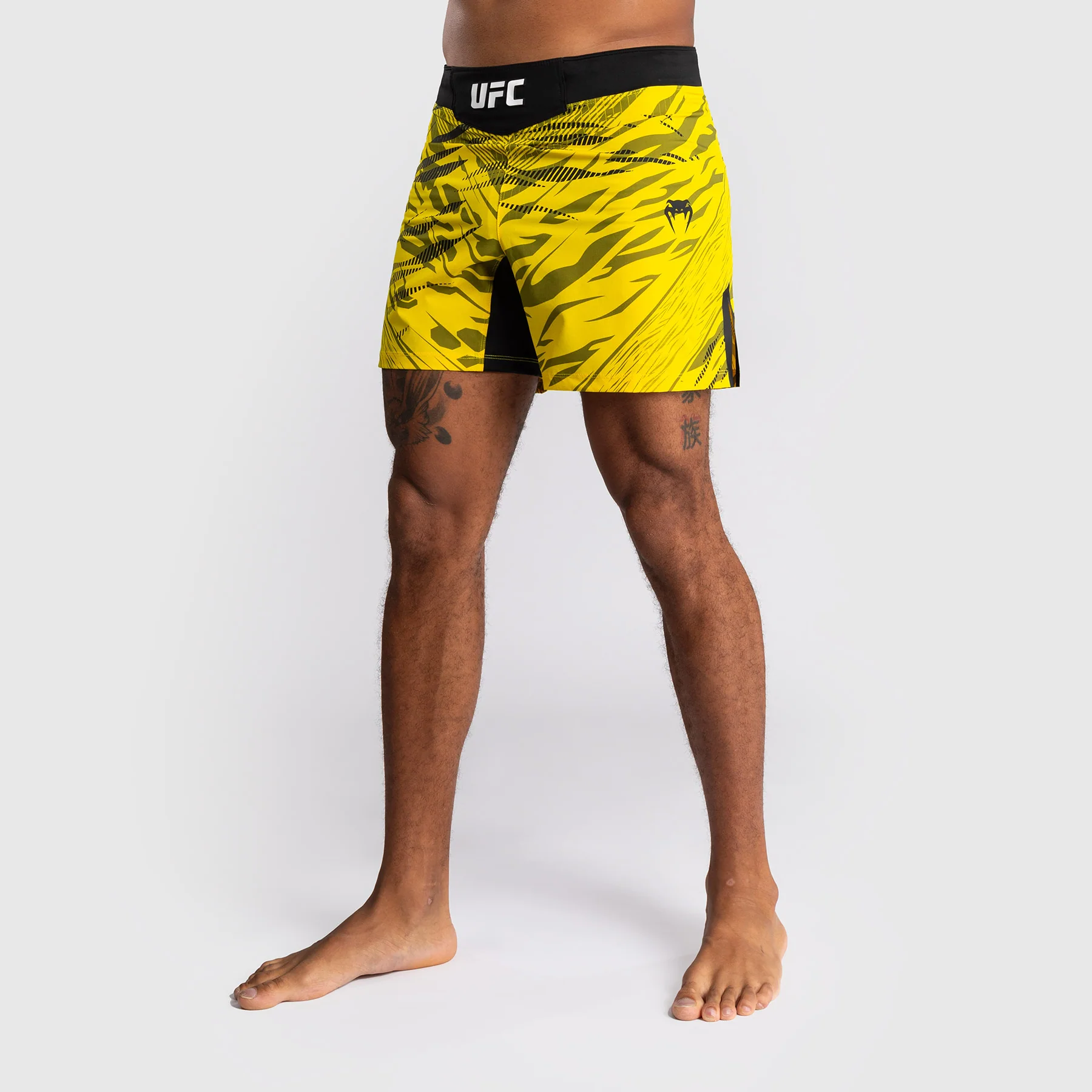 UFC Fusion by Venum Personalizados Authentic Fight Night Shorts de Lucha para Hombre - Ajuste Corto - Amarillo - Image 4