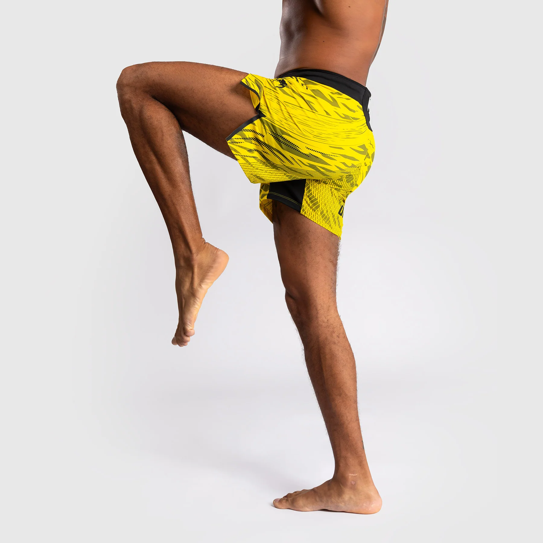 UFC Fusion by Venum Personalizados Authentic Fight Night Shorts de Lucha para Hombre - Ajuste Corto - Amarillo - Image 7