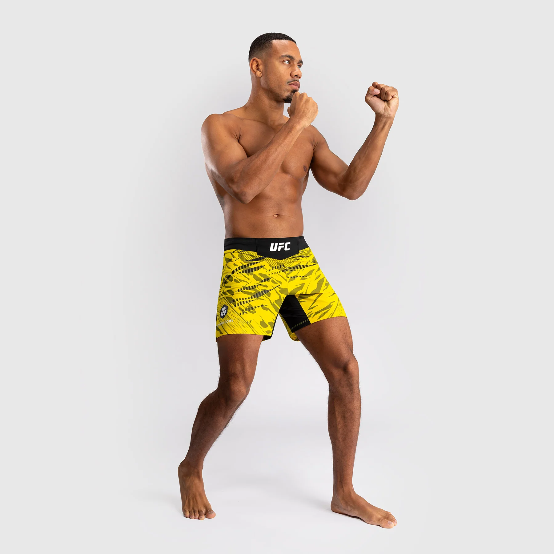 UFC Fusion by Venum Personalizados Authentic Fight Night Shorts de Lucha para Hombre - Ajuste Corto - Amarillo - Image 8