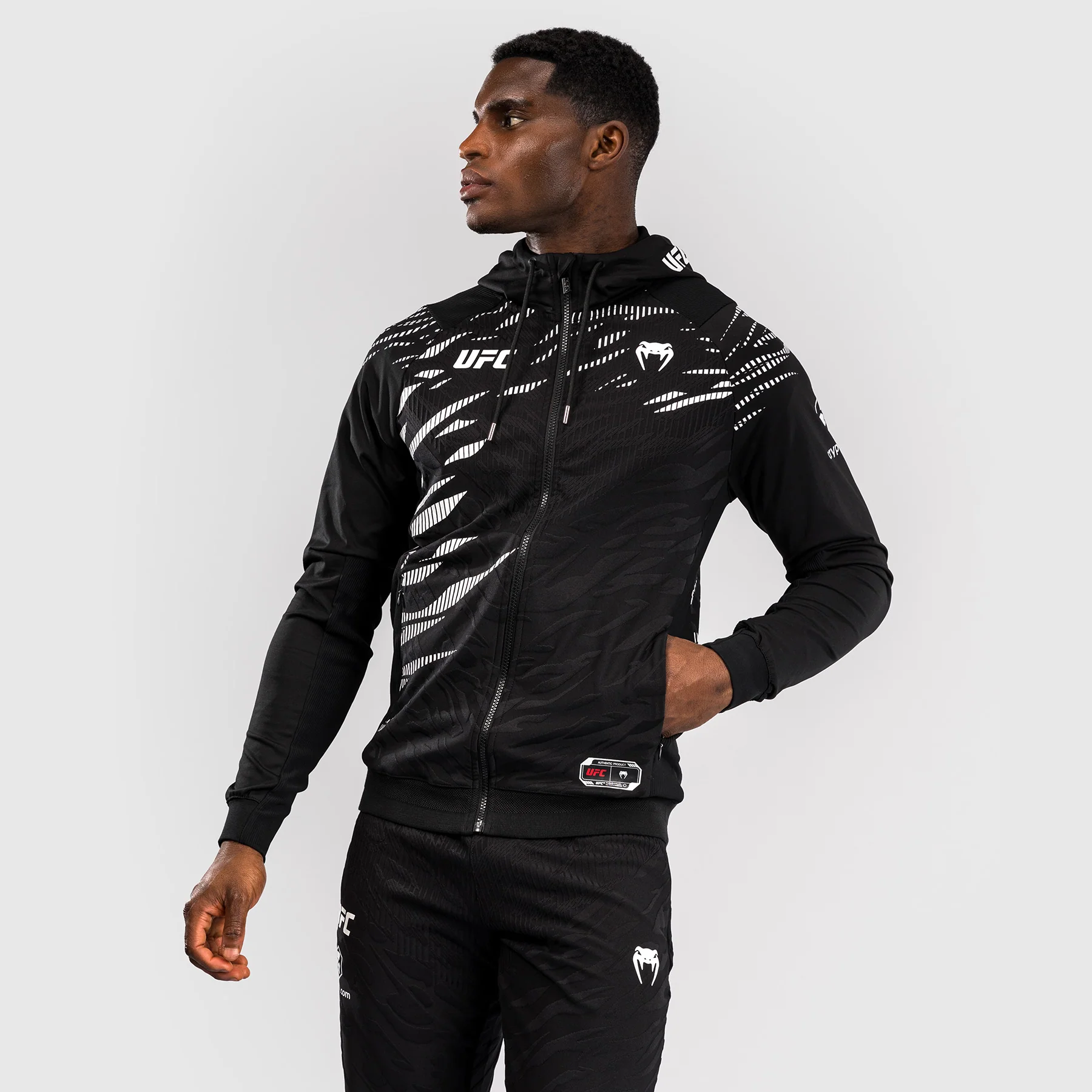 UFC Fusion by Venum Personalizados Authentic Fight Night Sudadera con Capucha para Hombre - Negro - Image 3
