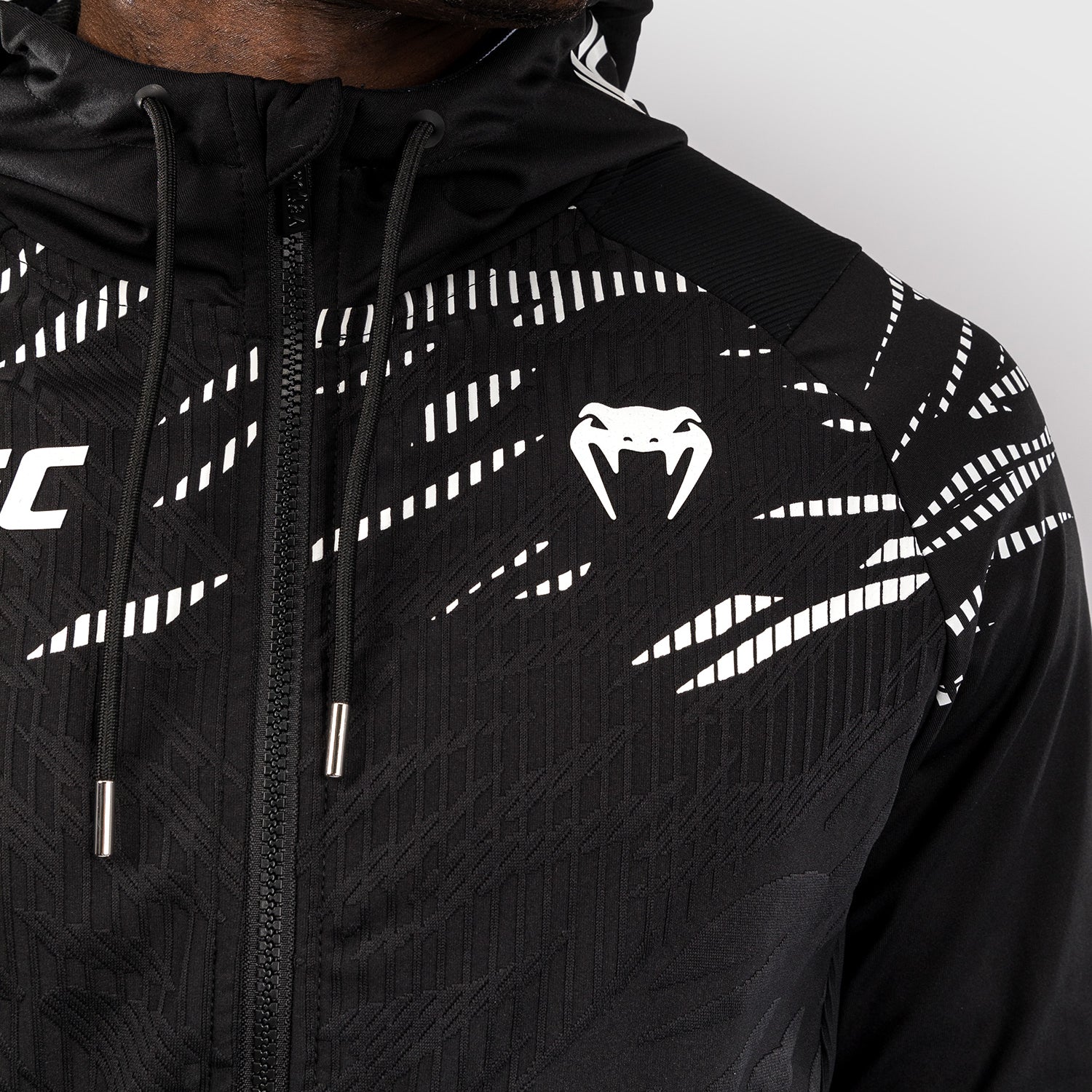 UFC Fusion by Venum Personalizados Authentic Fight Night Sudadera con Capucha para Hombre - Negro - Image 8