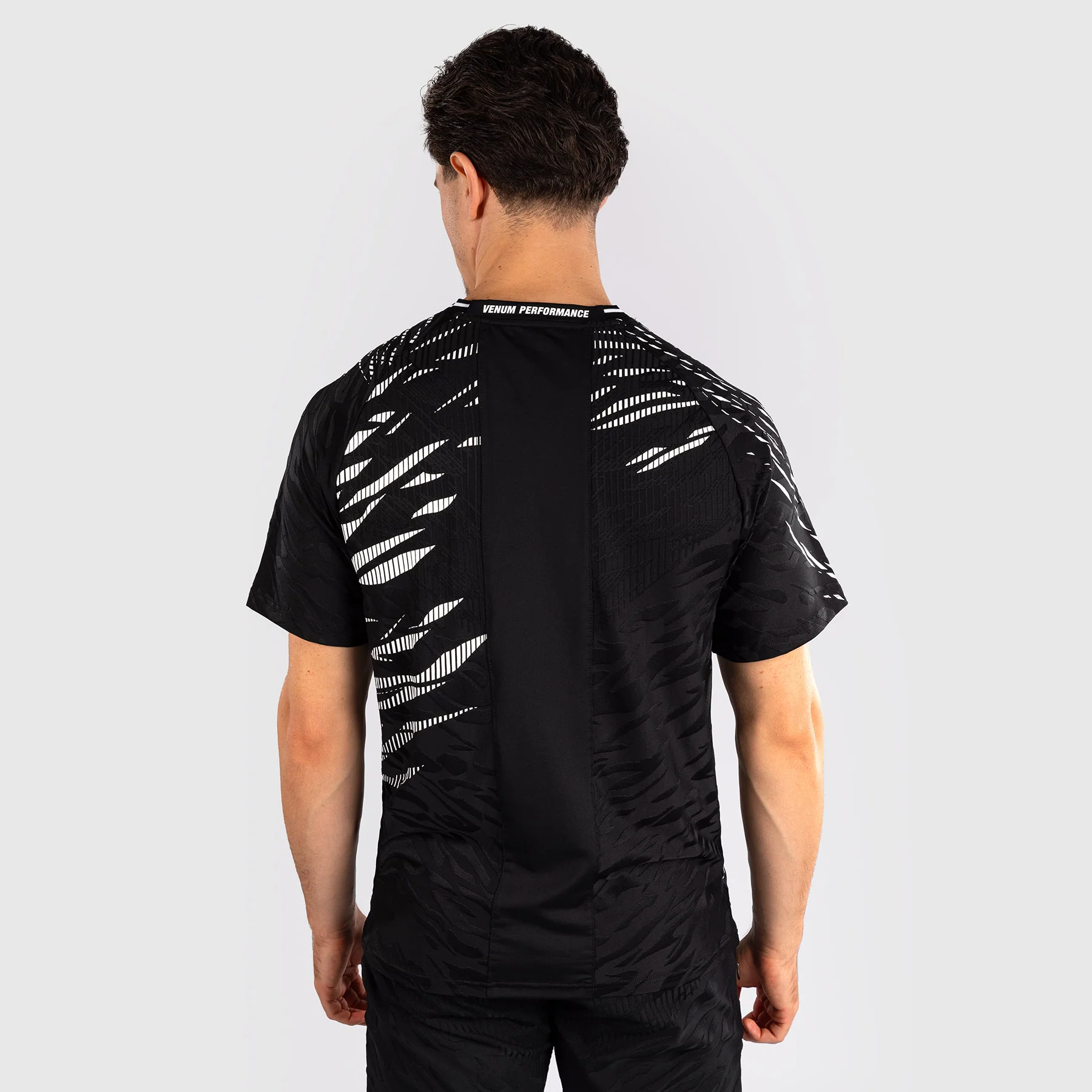 UFC Fusion by Venum Personalizados Authentic Fight Night Camiseta de Salida para Hombre - Negro - Image 4