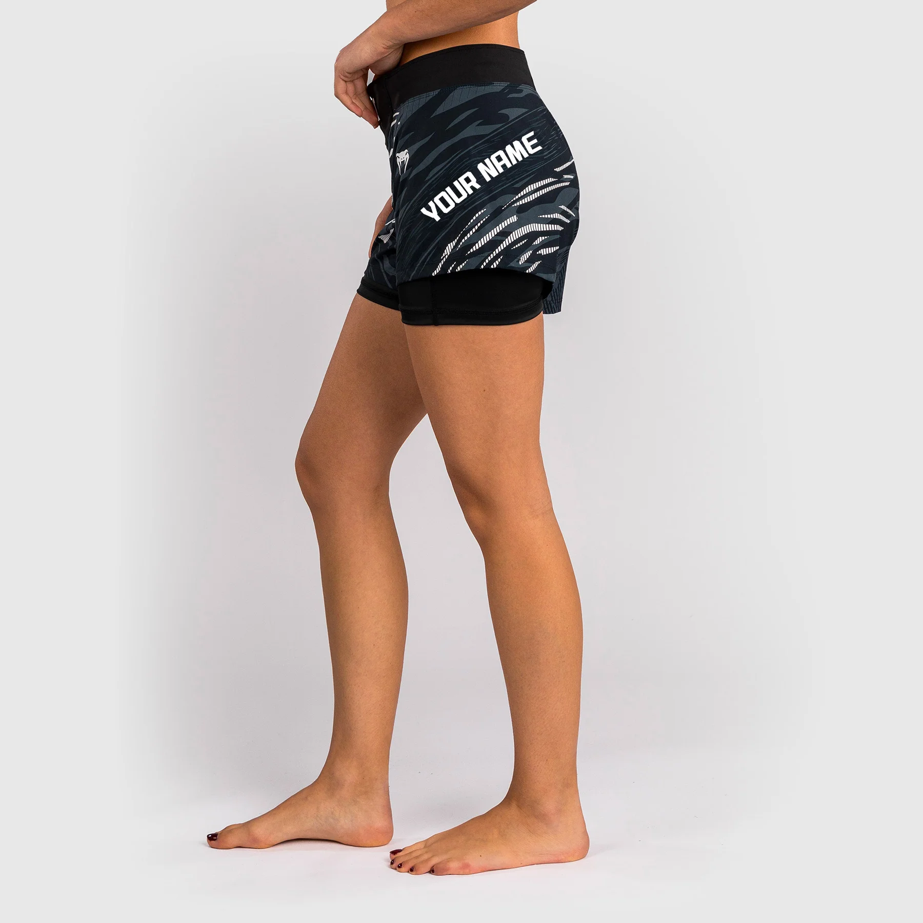 UFC Fusion by Venum Personalizados Authentic Fight Night Shorts de Lucha para Mujer - Negro