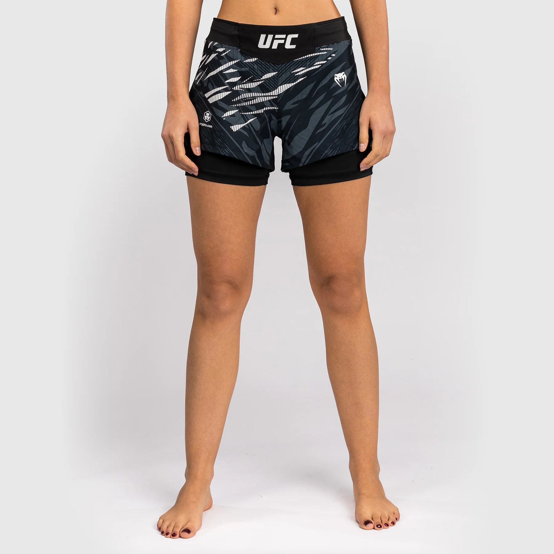 UFC Fusion by Venum Personalizados Authentic Fight Night Shorts de Lucha para Mujer - Negro - Image 4