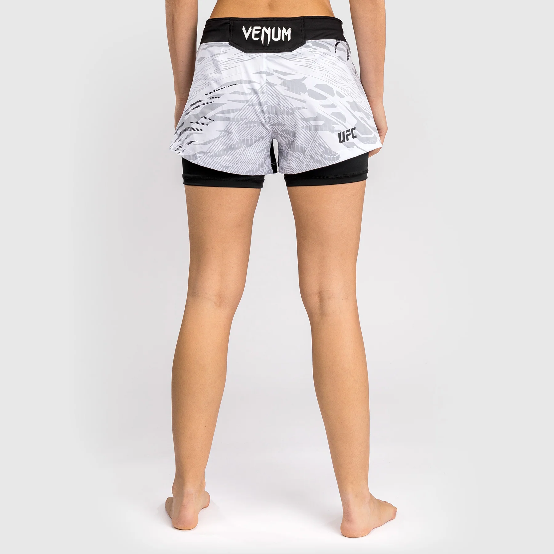 UFC Fusion by Venum Personalizados Authentic Fight Night Shorts de Lucha para Mujer - Blanco - Image 6
