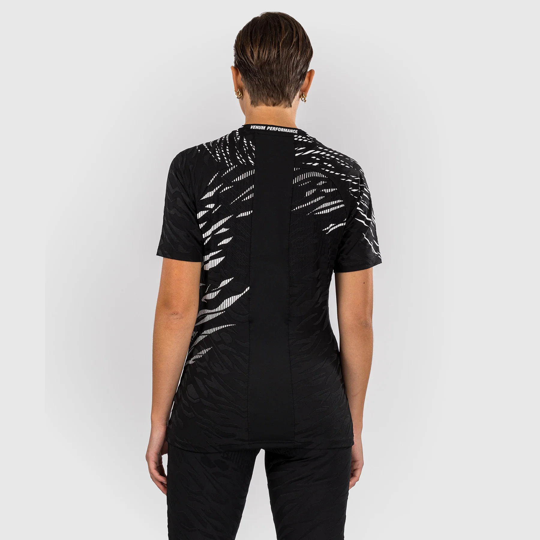 UFC Fusion by Venum Personalizados Authentic Fight Night Camiseta de Salida para Mujer - Negro - Image 5