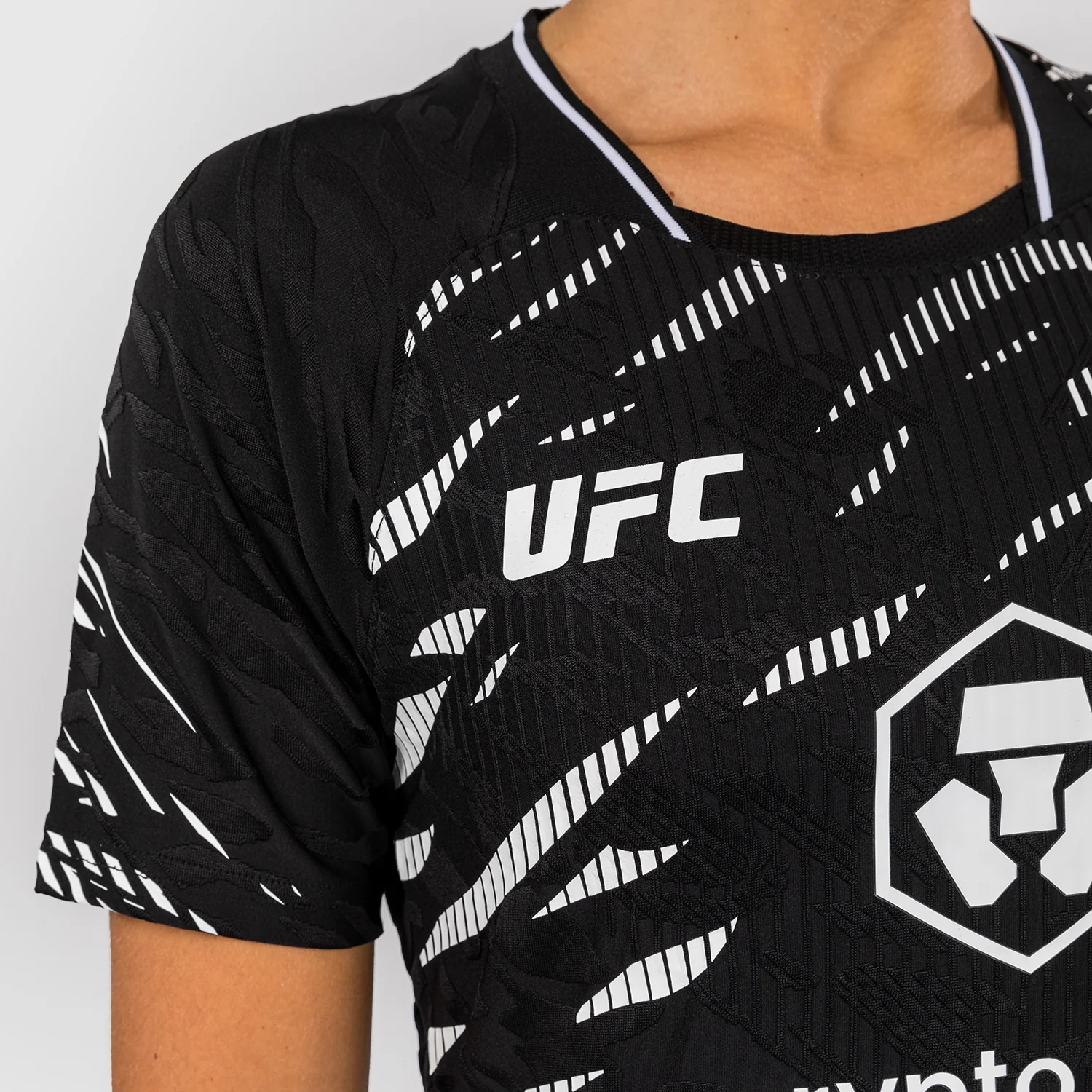 UFC Fusion by Venum Personalizados Authentic Fight Night Camiseta de Salida para Mujer - Negro - Image 7