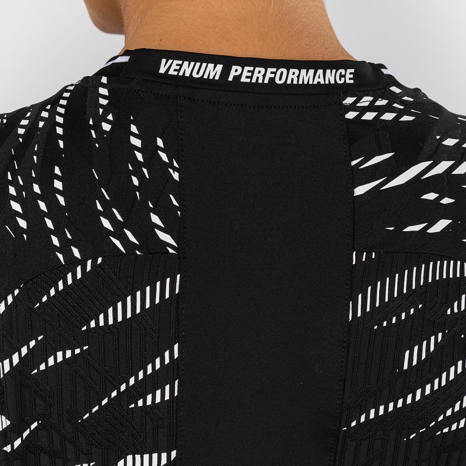 UFC Fusion by Venum Personalizados Authentic Fight Night Camiseta de Salida para Mujer - Negro - Image 9