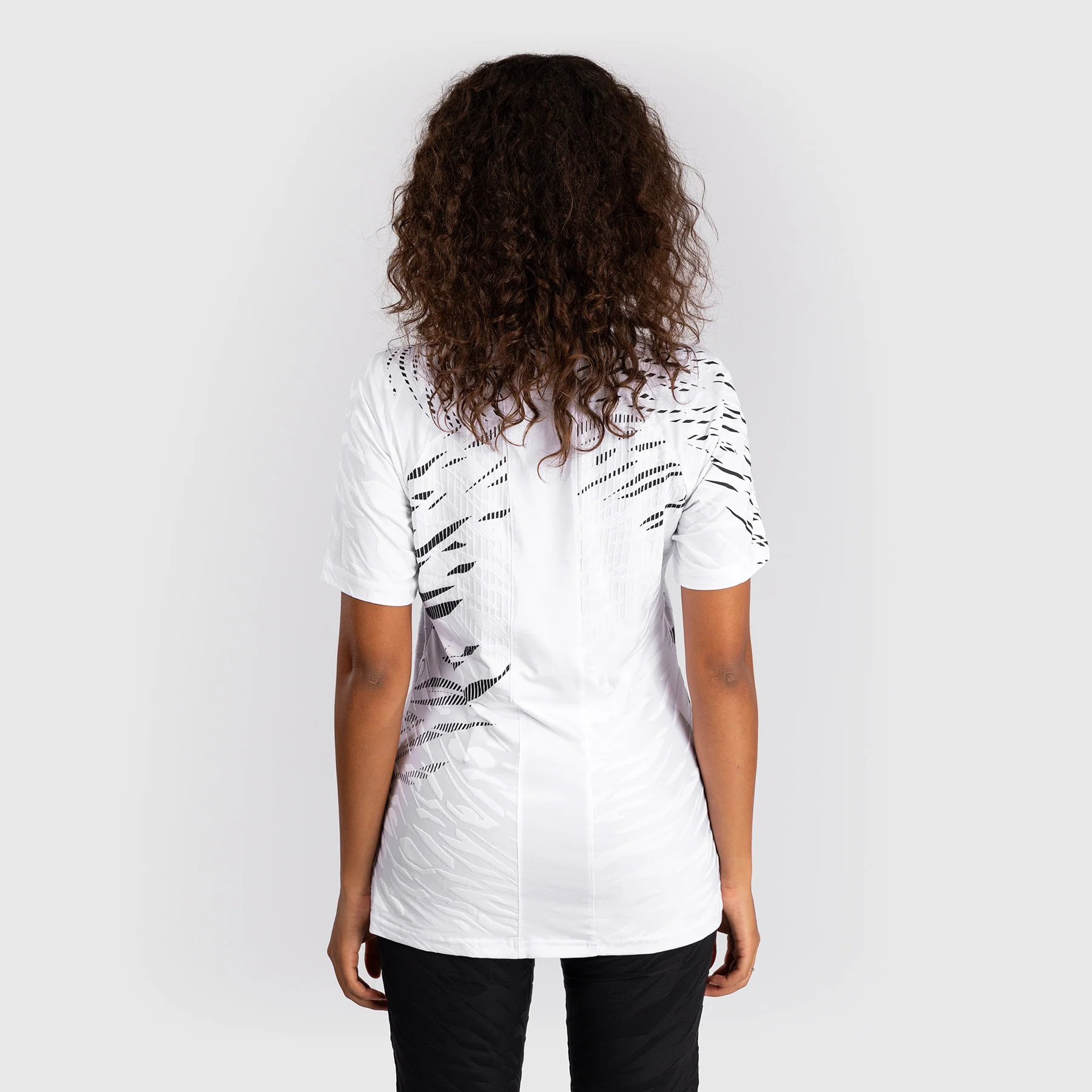 UFC Fusion by Venum Personalizados Authentic Fight Night Camiseta de Salida para Mujer - Blanco - Image 5