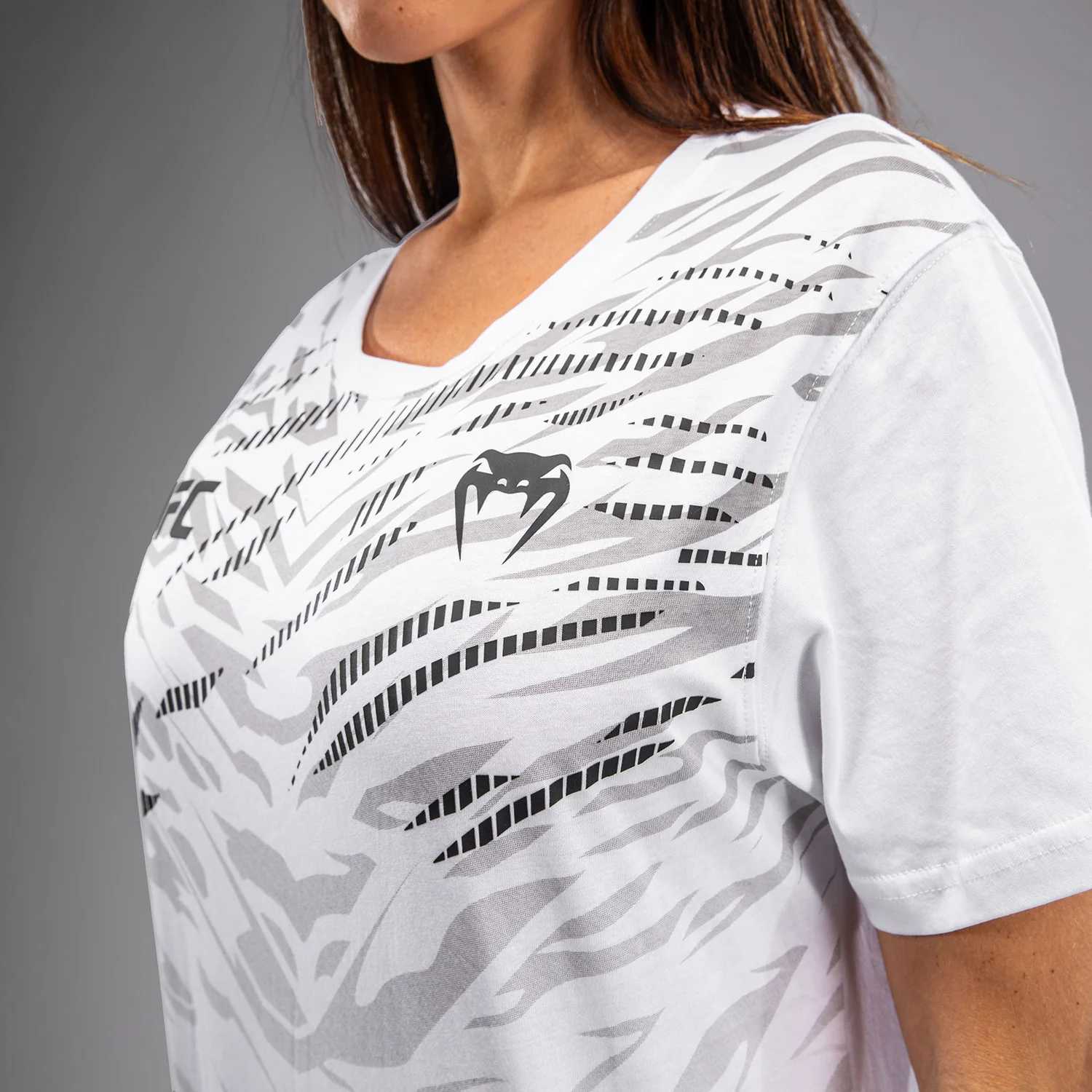 UFC Fusion by Venum Replica Camiseta de Manga Corta para Mujer - Blanco - Image 3