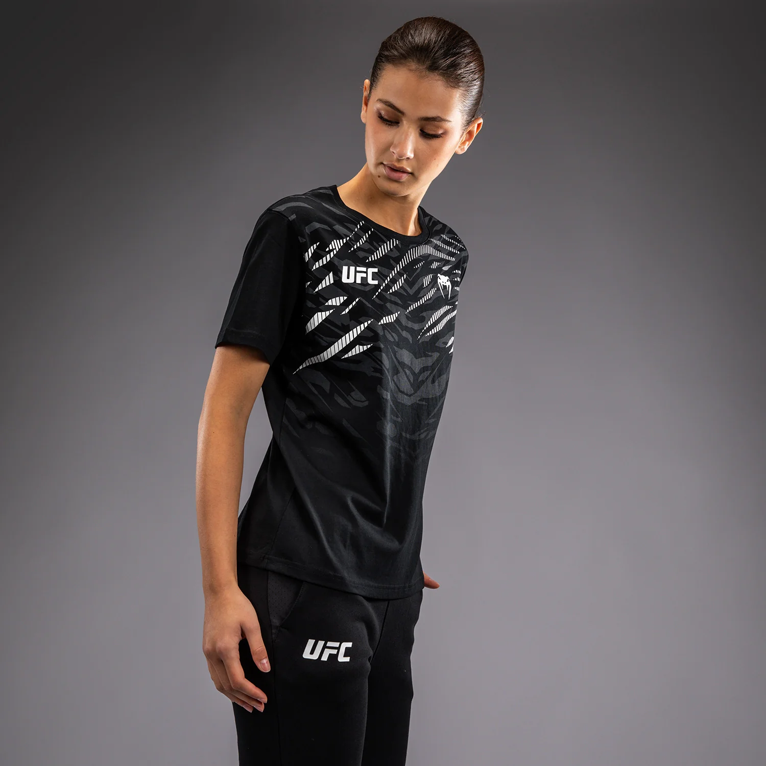 UFC Fusion by Venum Replica Camiseta de Manga Corta para Mujer - Negro - Image 4