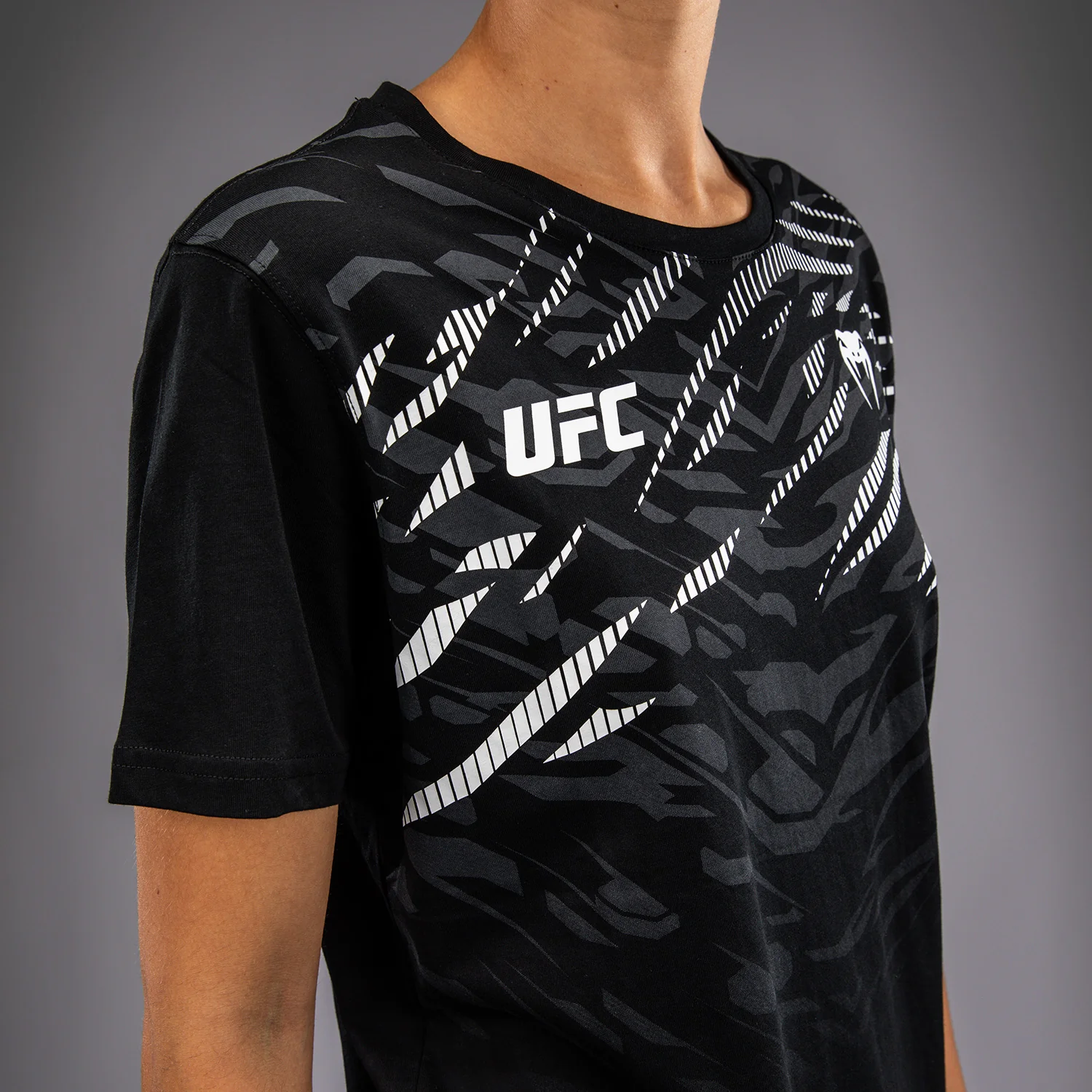 UFC Fusion by Venum Replica Camiseta de Manga Corta para Mujer - Negro - Image 5